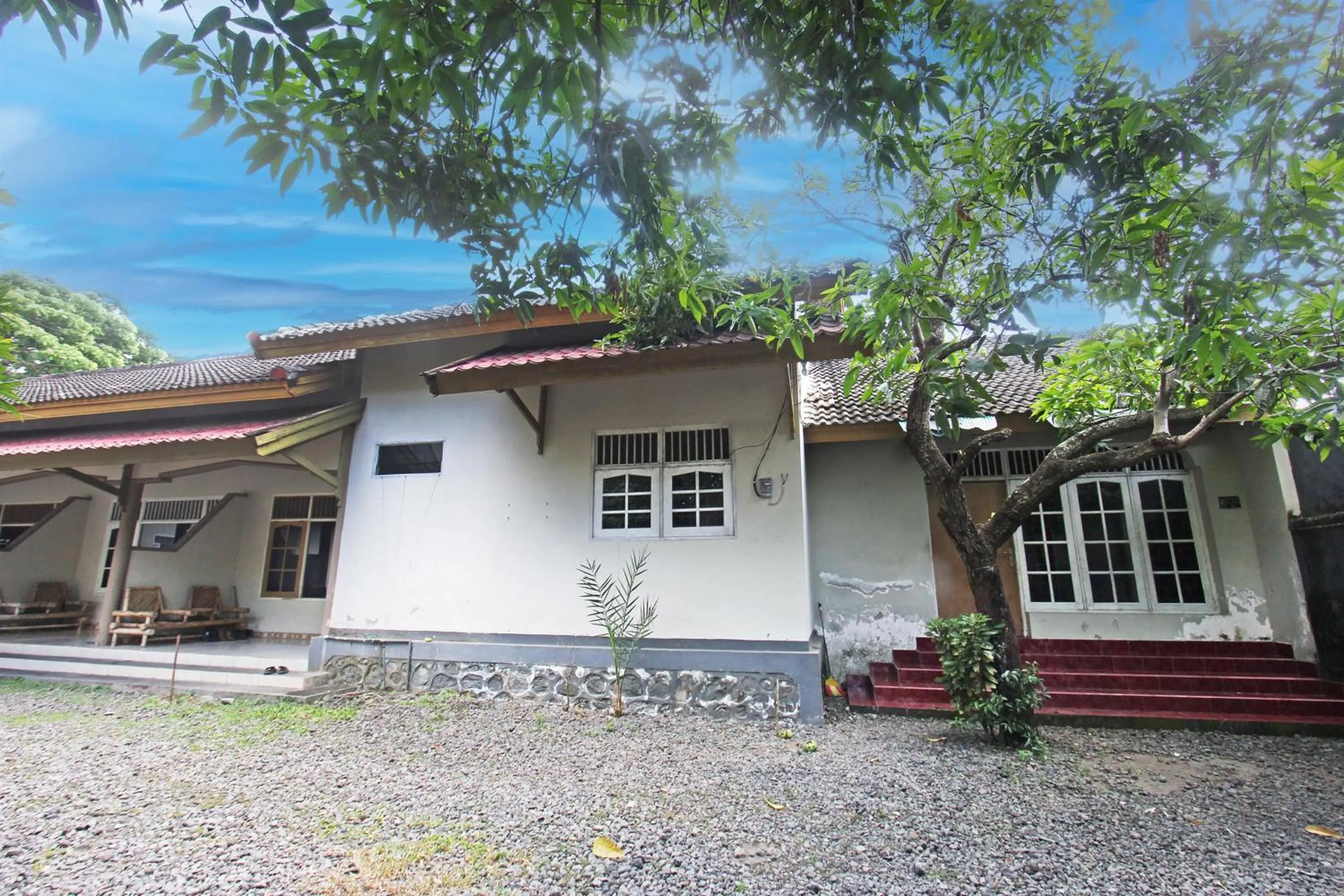 Facade/entrance in SPOT ON 92973 Madani Syariah Guesthouse
