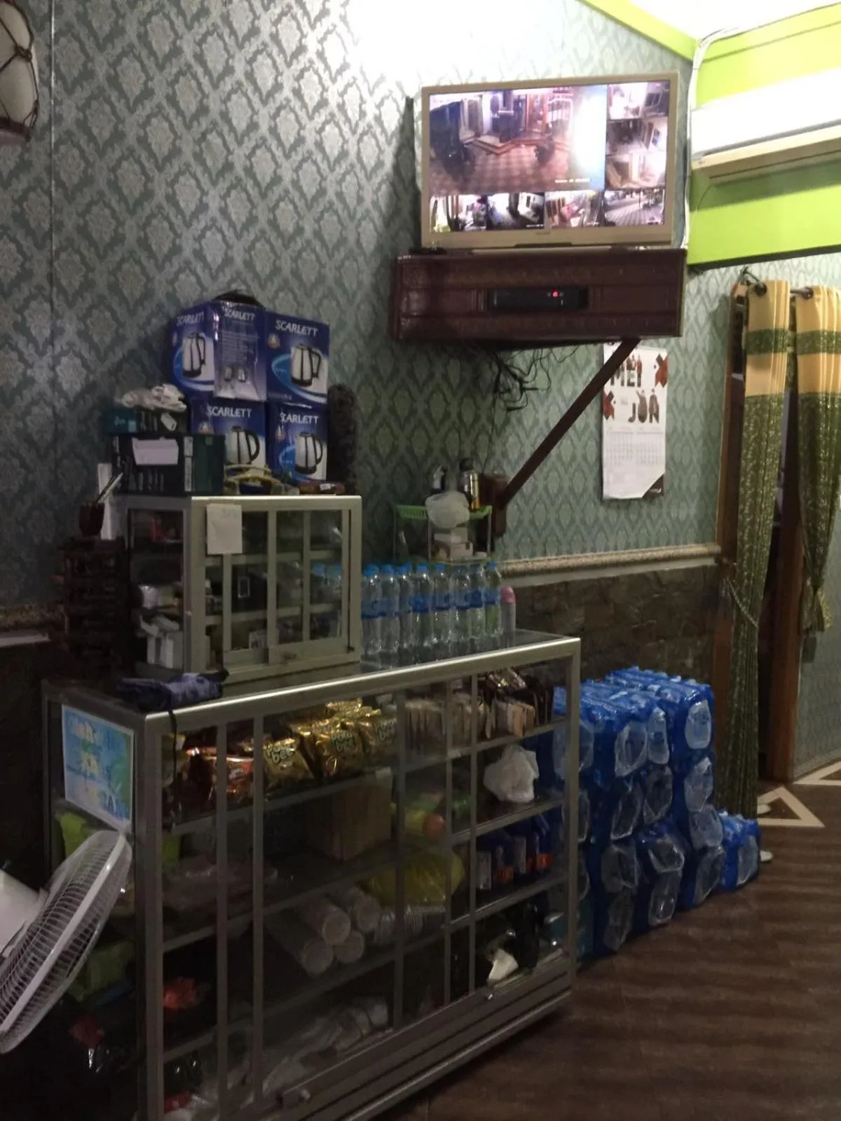 Lobby or reception in OYO Life 93055 Fathin Hotel