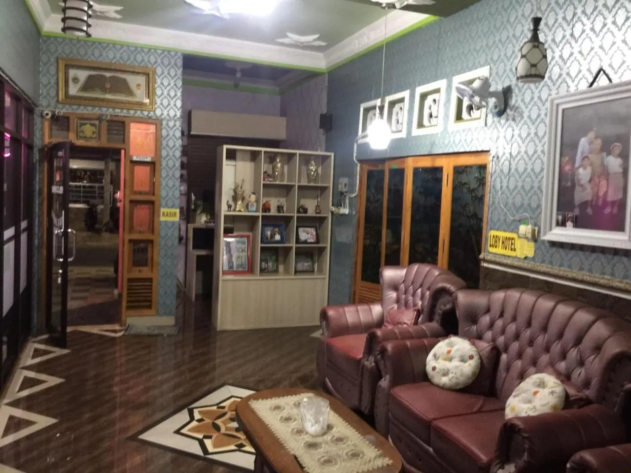 Lobby or reception in OYO Life 93055 Fathin Hotel