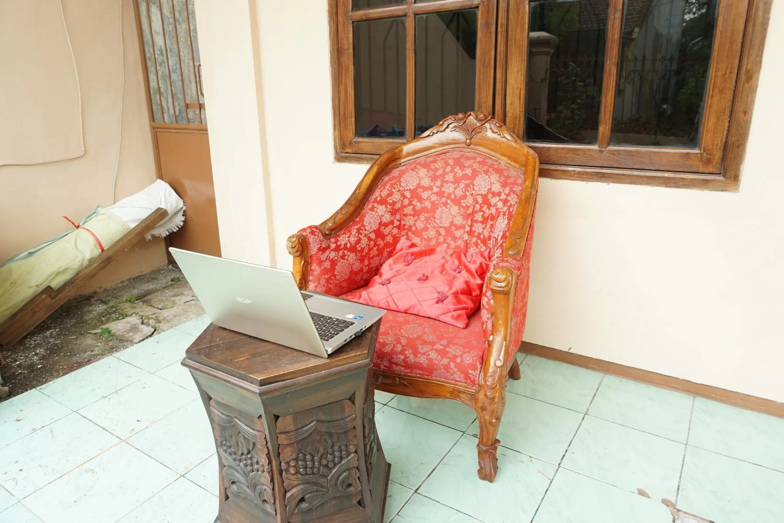 Lobby or reception in OYO Life 93055 Fathin Hotel