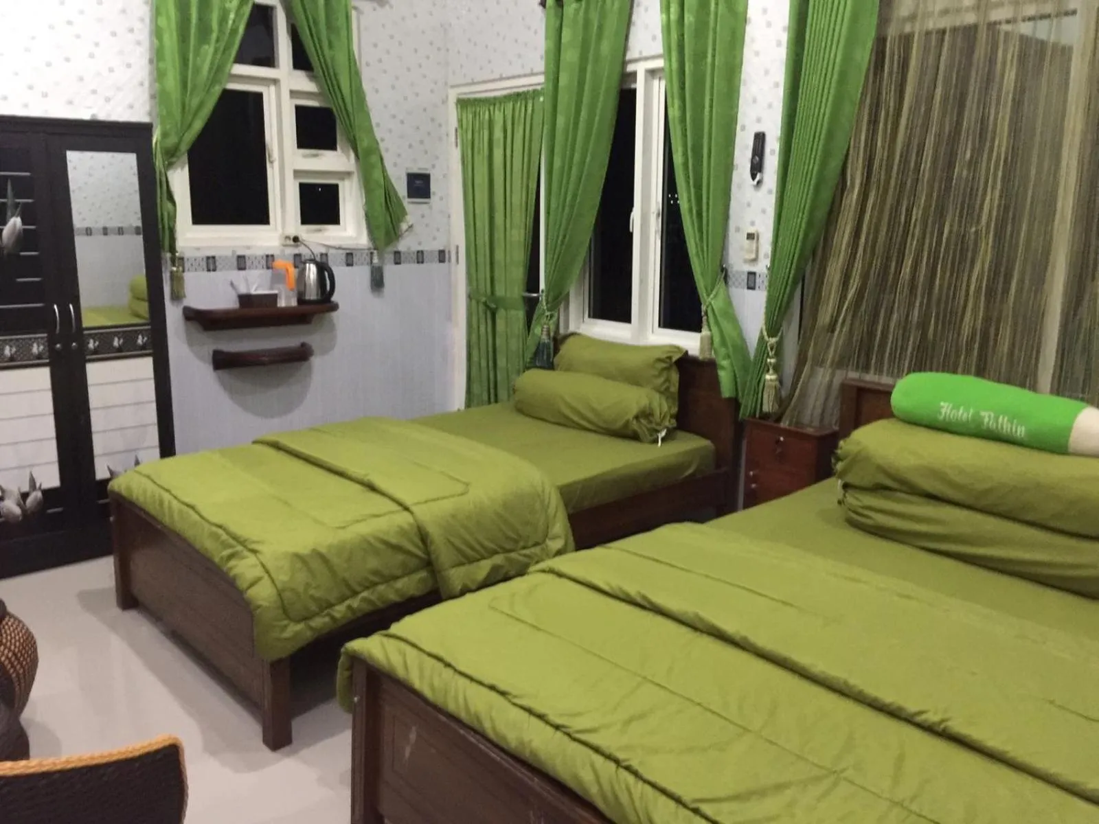 Bedroom, Bed in OYO Life 93055 Fathin Hotel