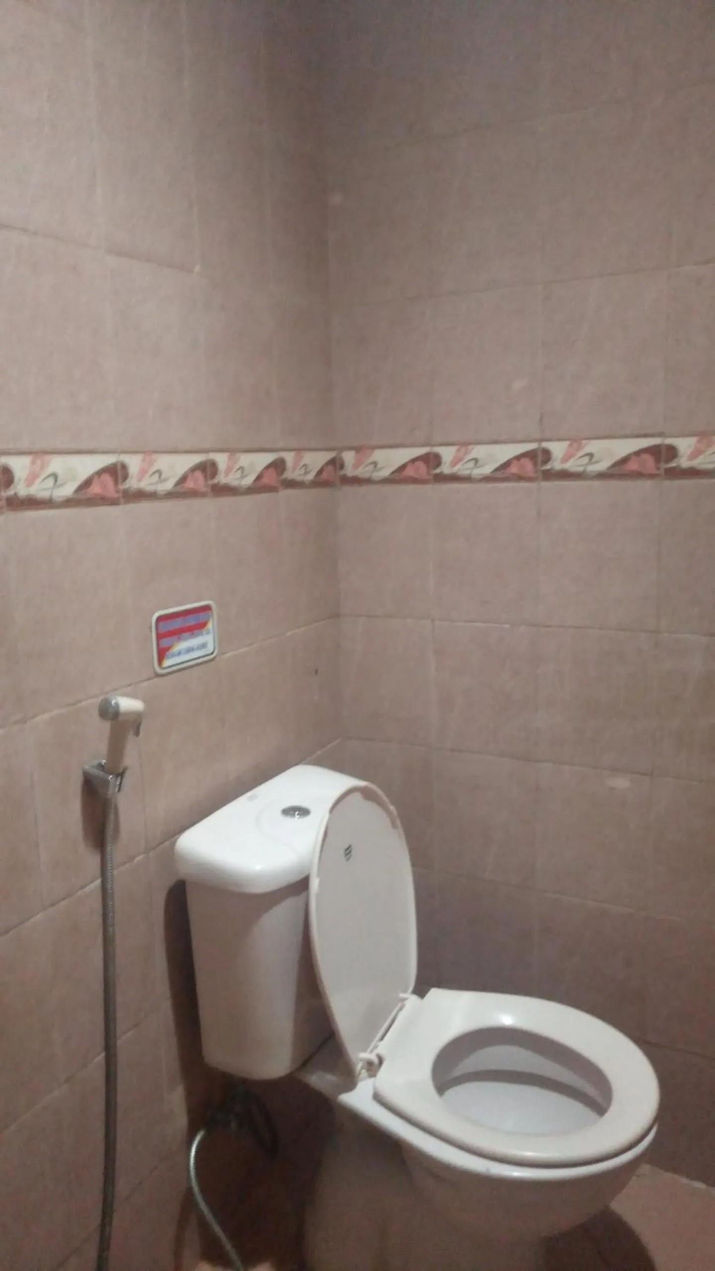 Bathroom in Hotel O Wisma Astukara Syariah Near Sejahtera Department Store Pinrang