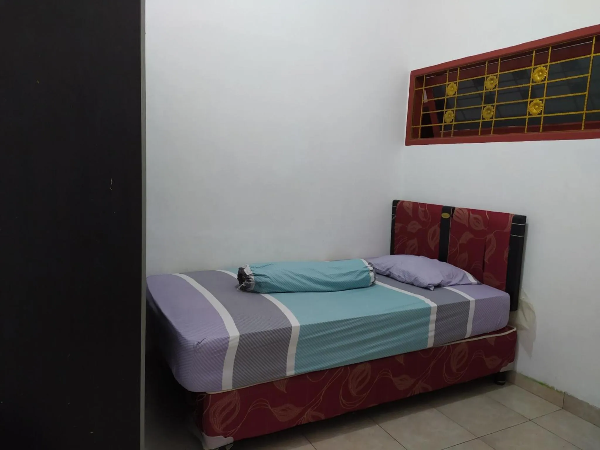 Bedroom, Bed in Hotel O Wisma Astukara Syariah Near Sejahtera Department Store Pinrang