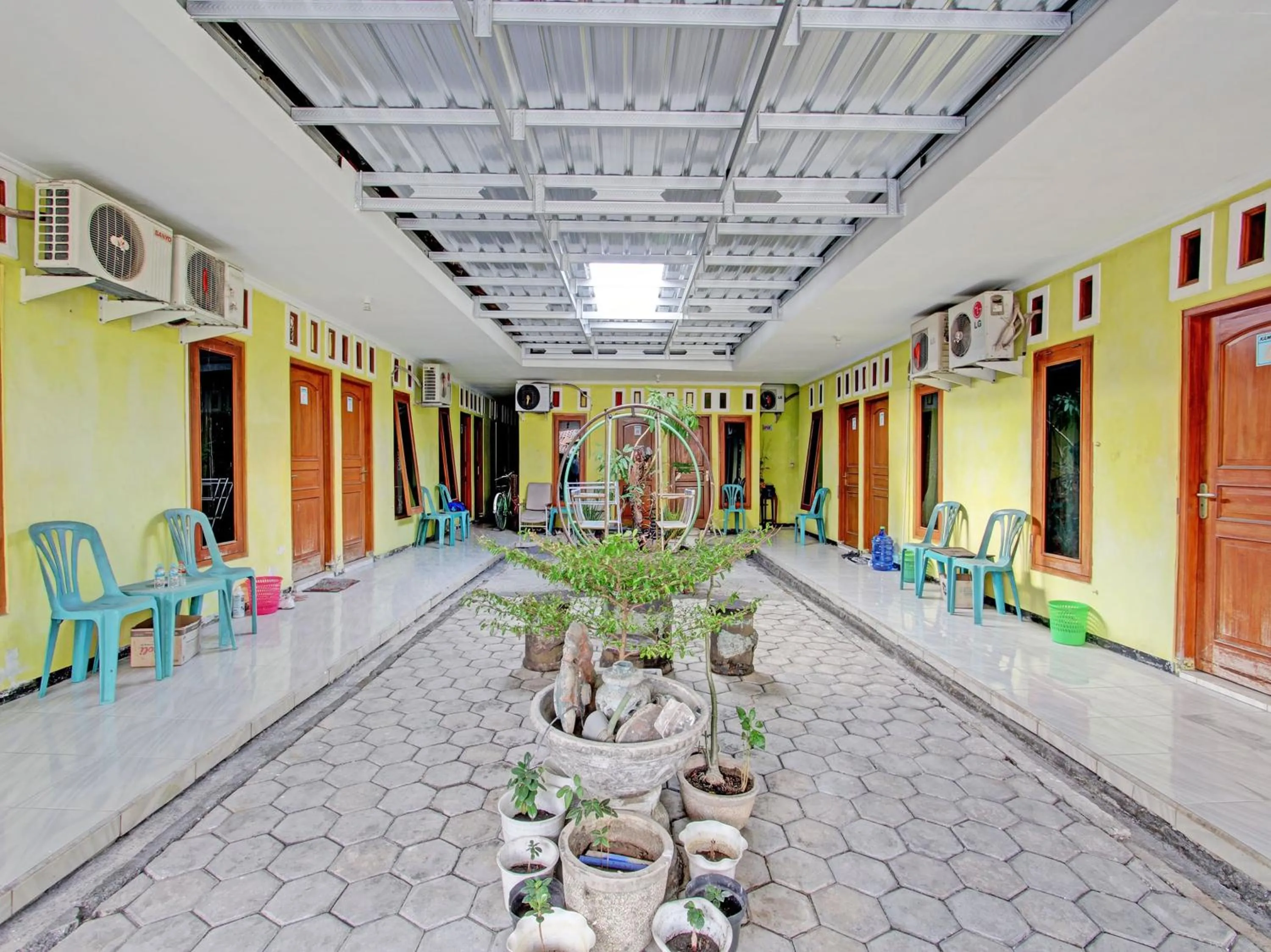 Lobby or reception in OYO 92998 Wiludjeng Guesthouse