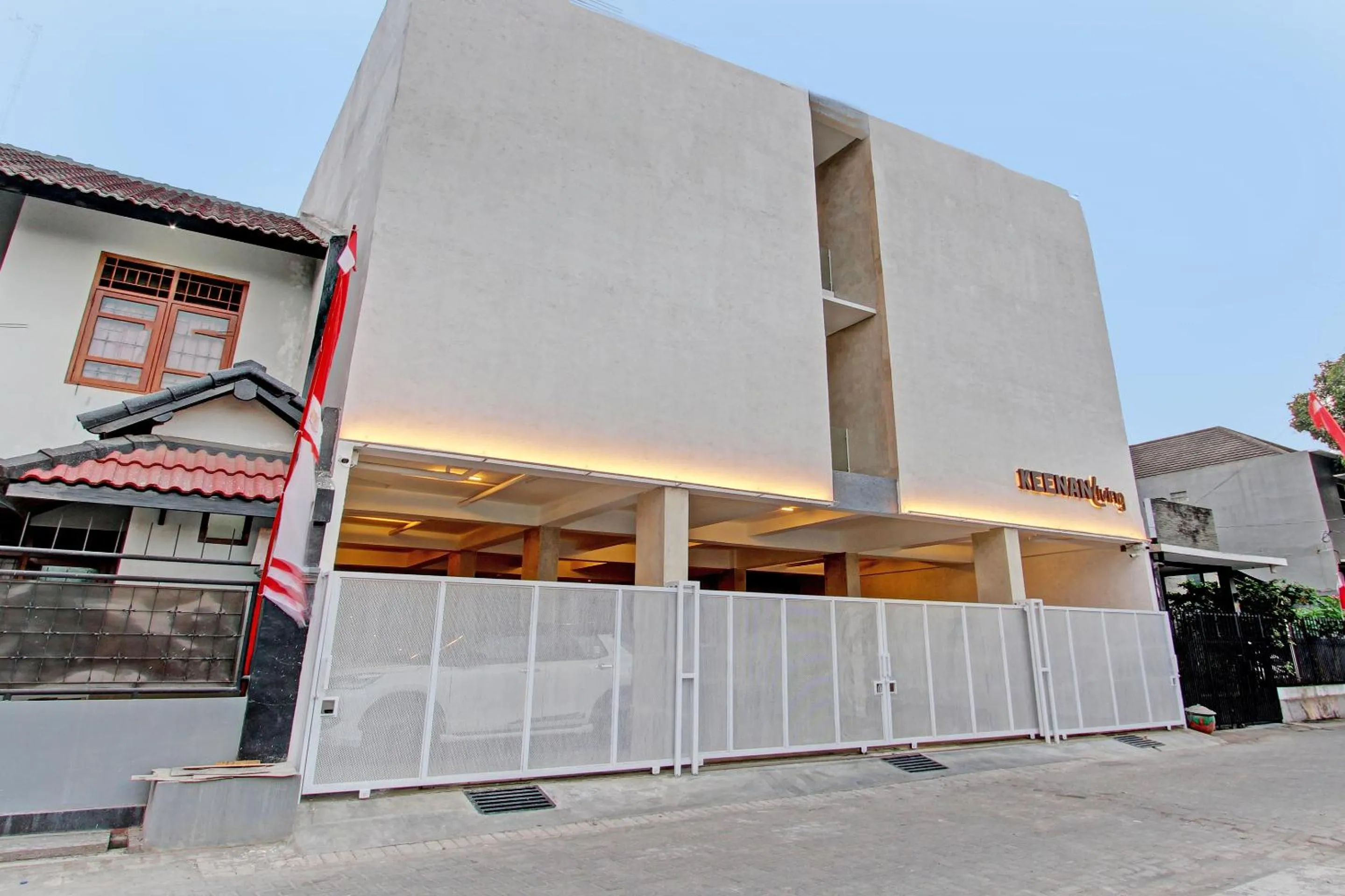 Facade/entrance in Super OYO Capital O 92987 Keenan Living Perumnas