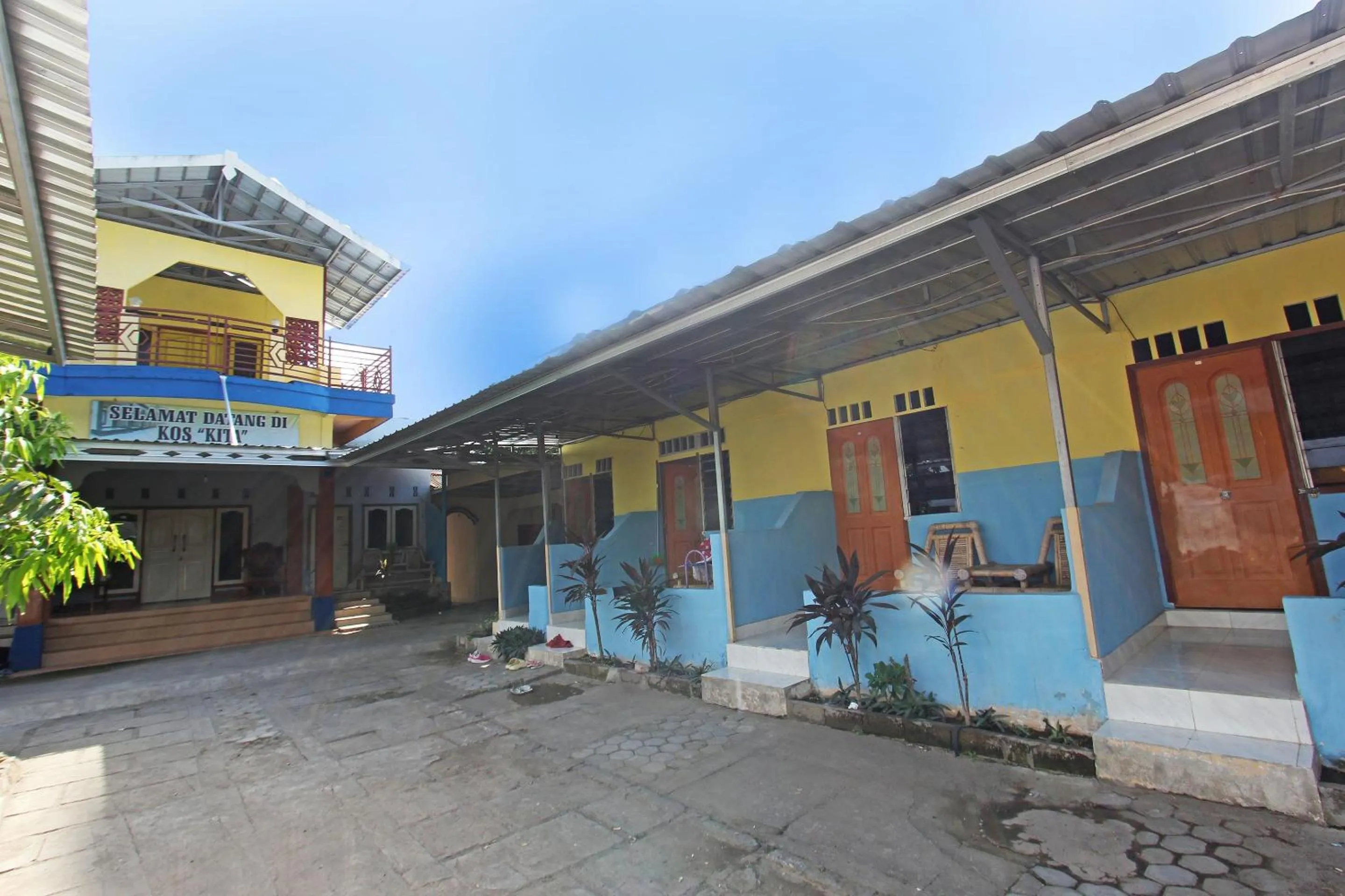 Facade/entrance in OYO Life 92960 Rumah Kos Kita