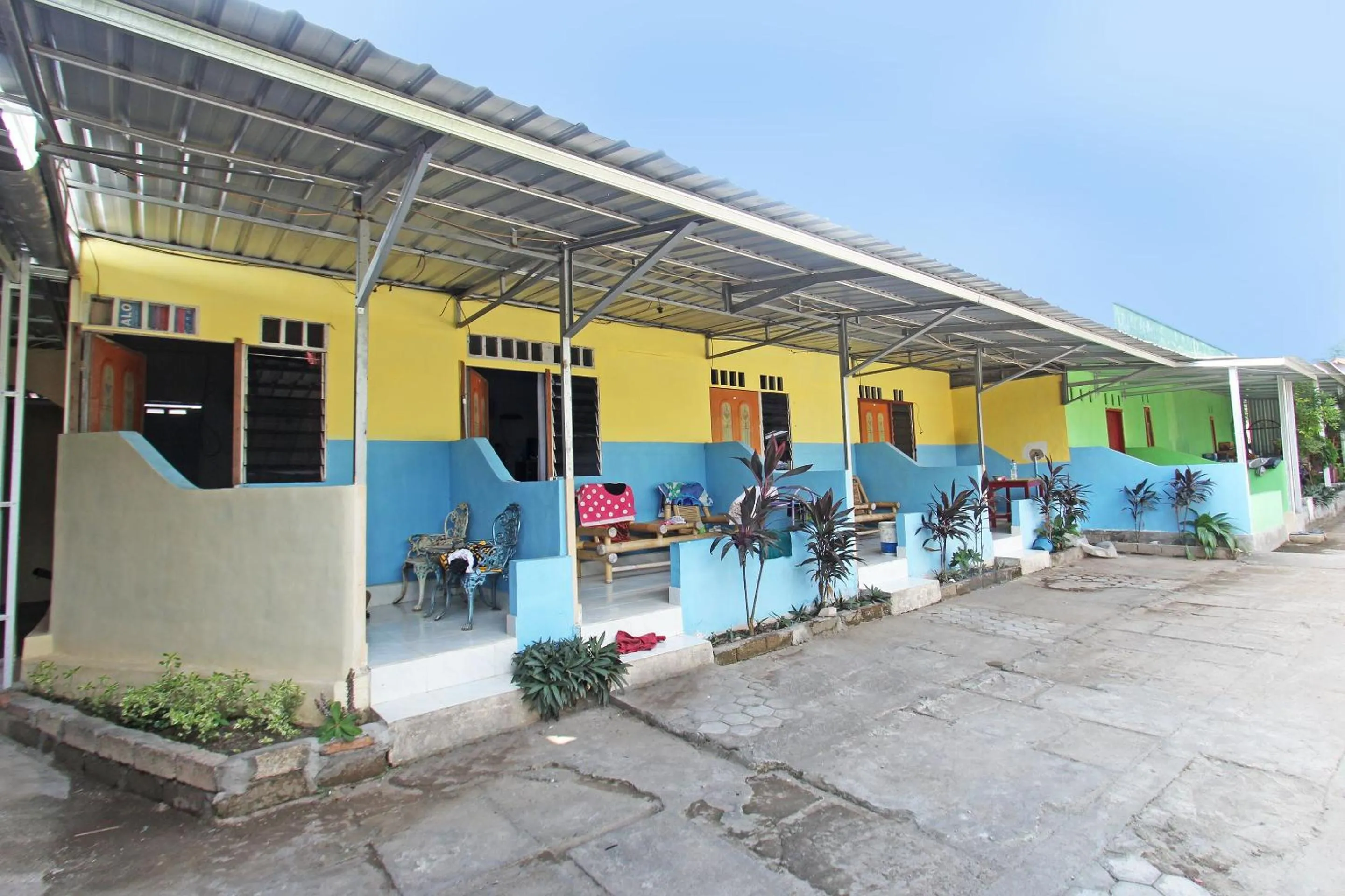 Facade/entrance in OYO Life 92960 Rumah Kos Kita