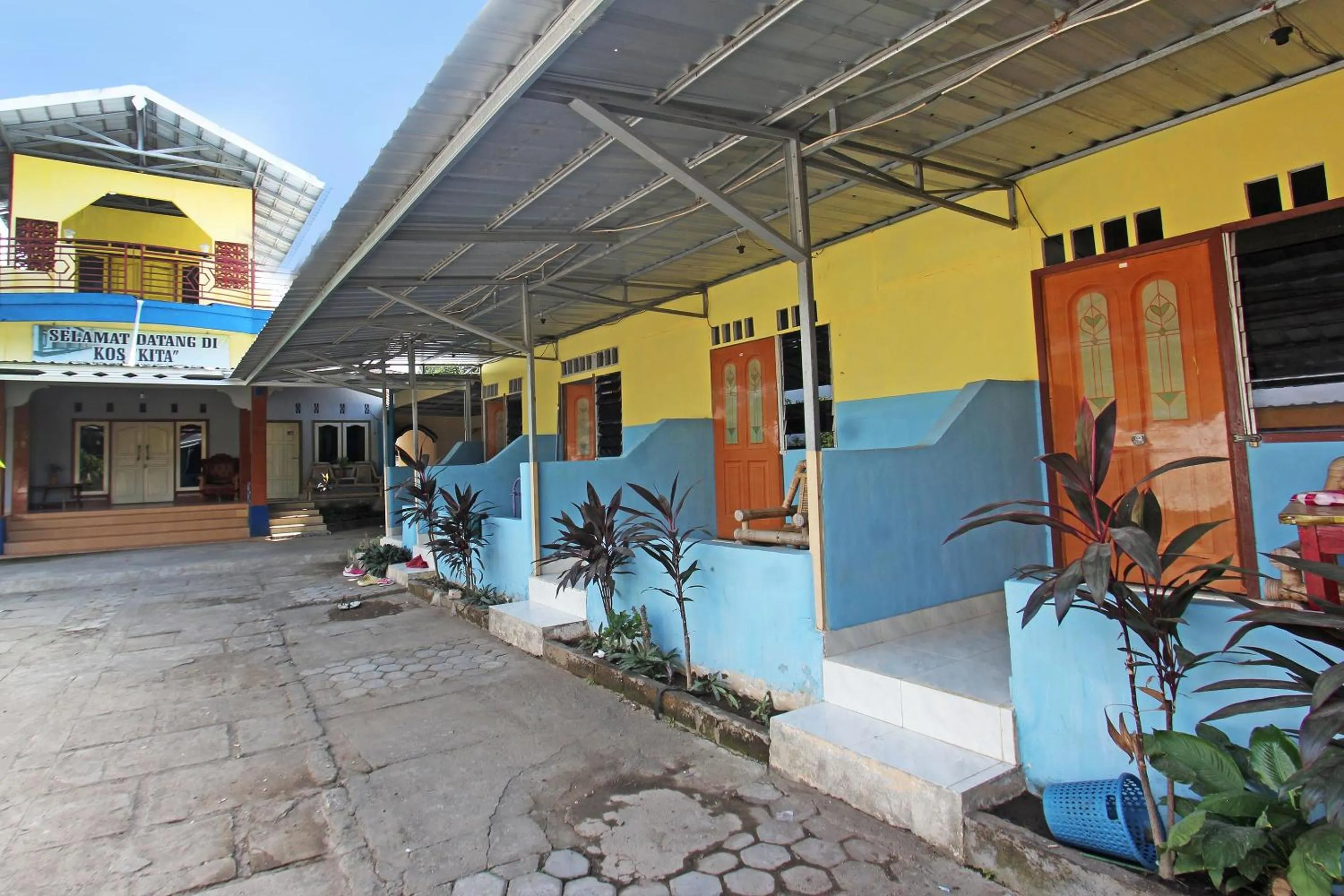 Facade/entrance in OYO Life 92960 Rumah Kos Kita