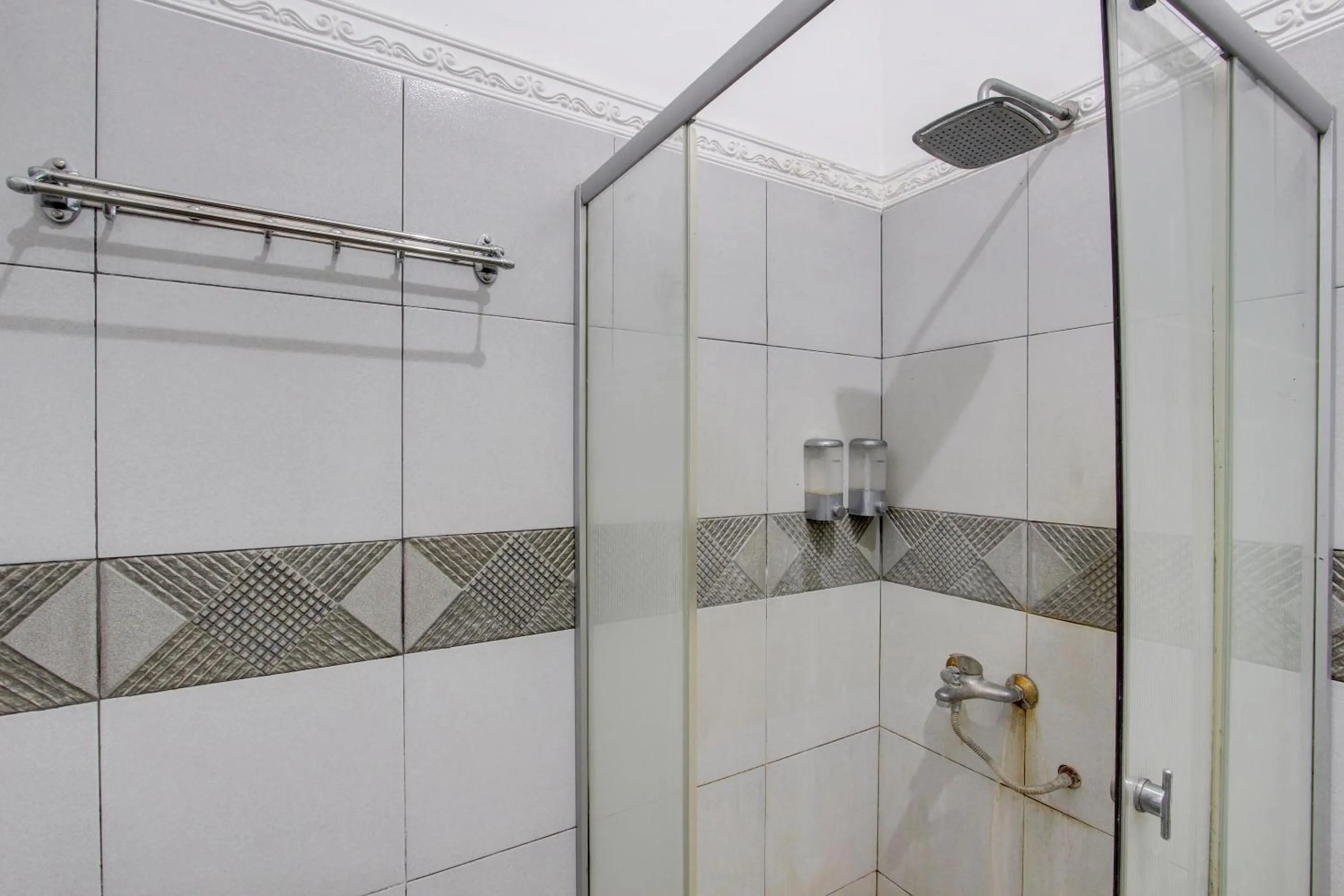 Bathroom in Capital O 93024 Hotel Ganesha