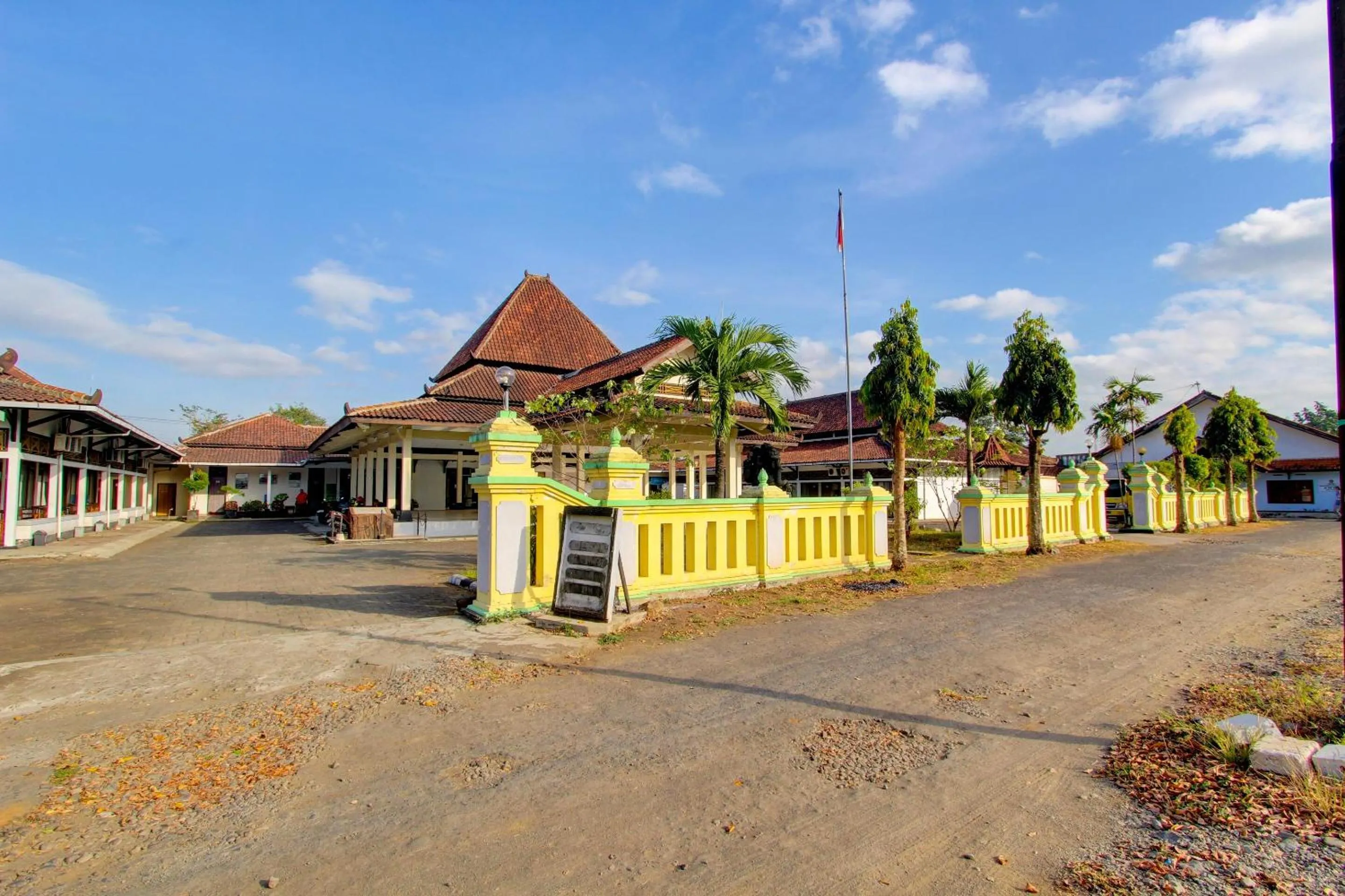 Facade/entrance in Capital O 93024 Hotel Ganesha