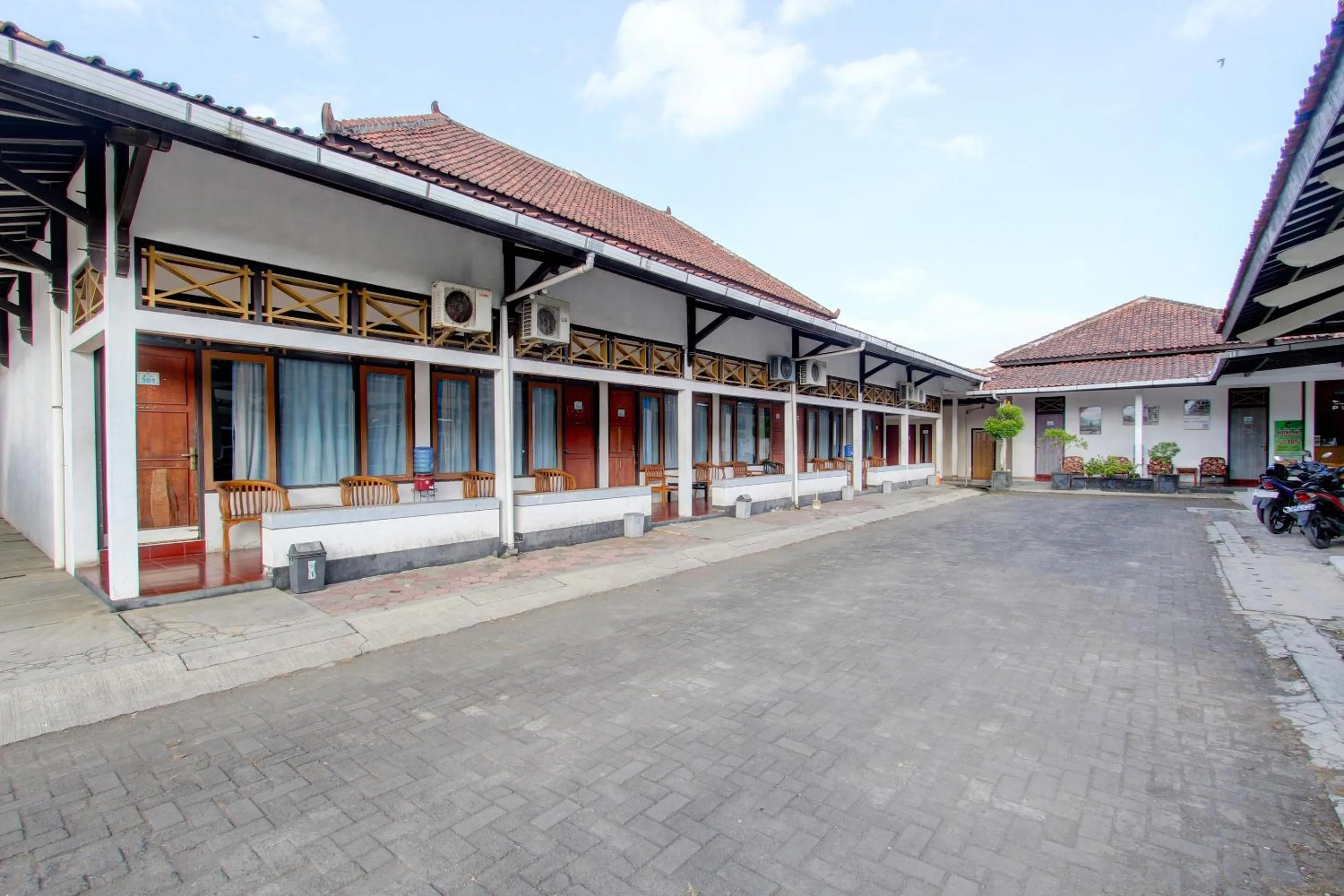 Facade/entrance in Capital O 93024 Hotel Ganesha