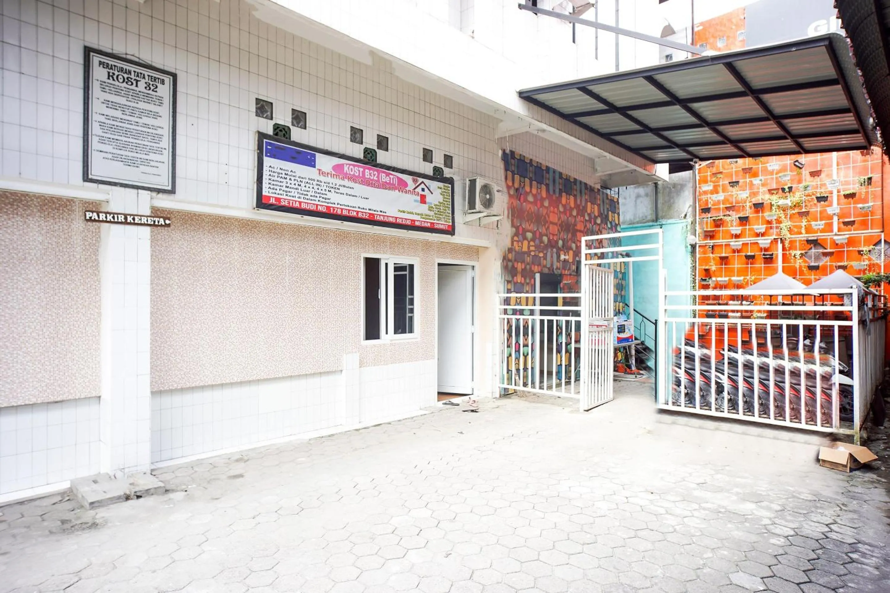 Facade/entrance in OYO 93003 B32 Homestay