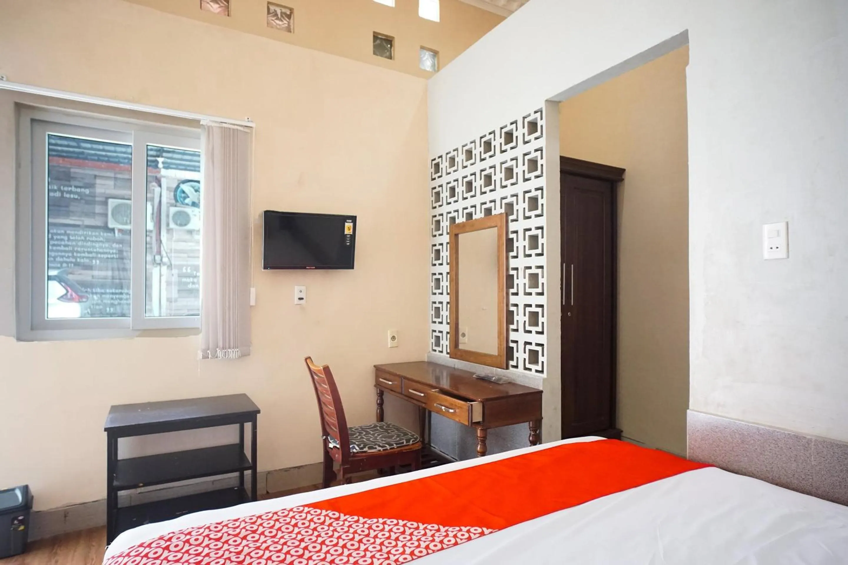 Bedroom in OYO 93003 B32 Homestay