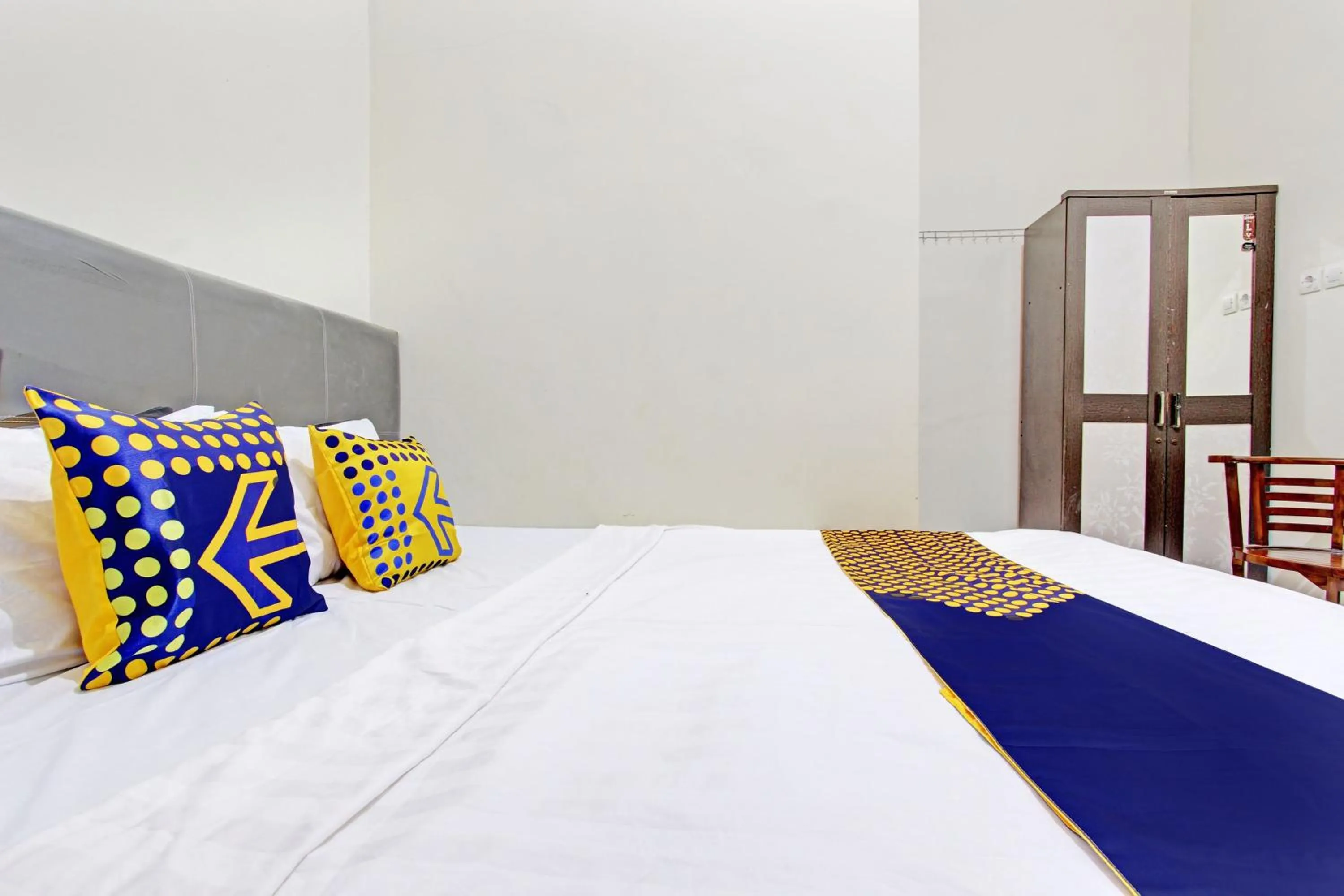 Bedroom in Hotel O Guest House Cemara 1 Syariah