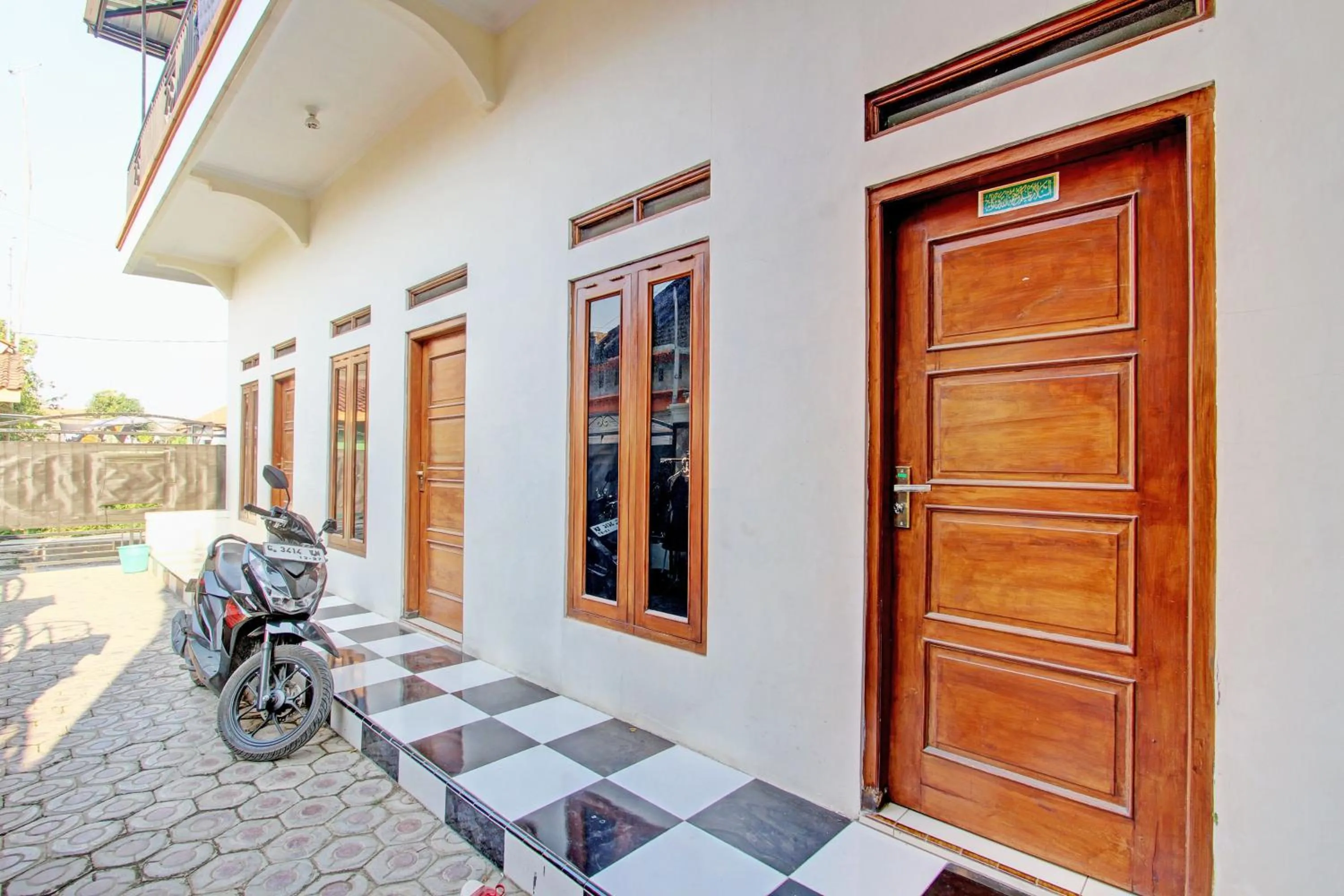 Lobby or reception in Hotel O Guest House Cemara 1 Syariah