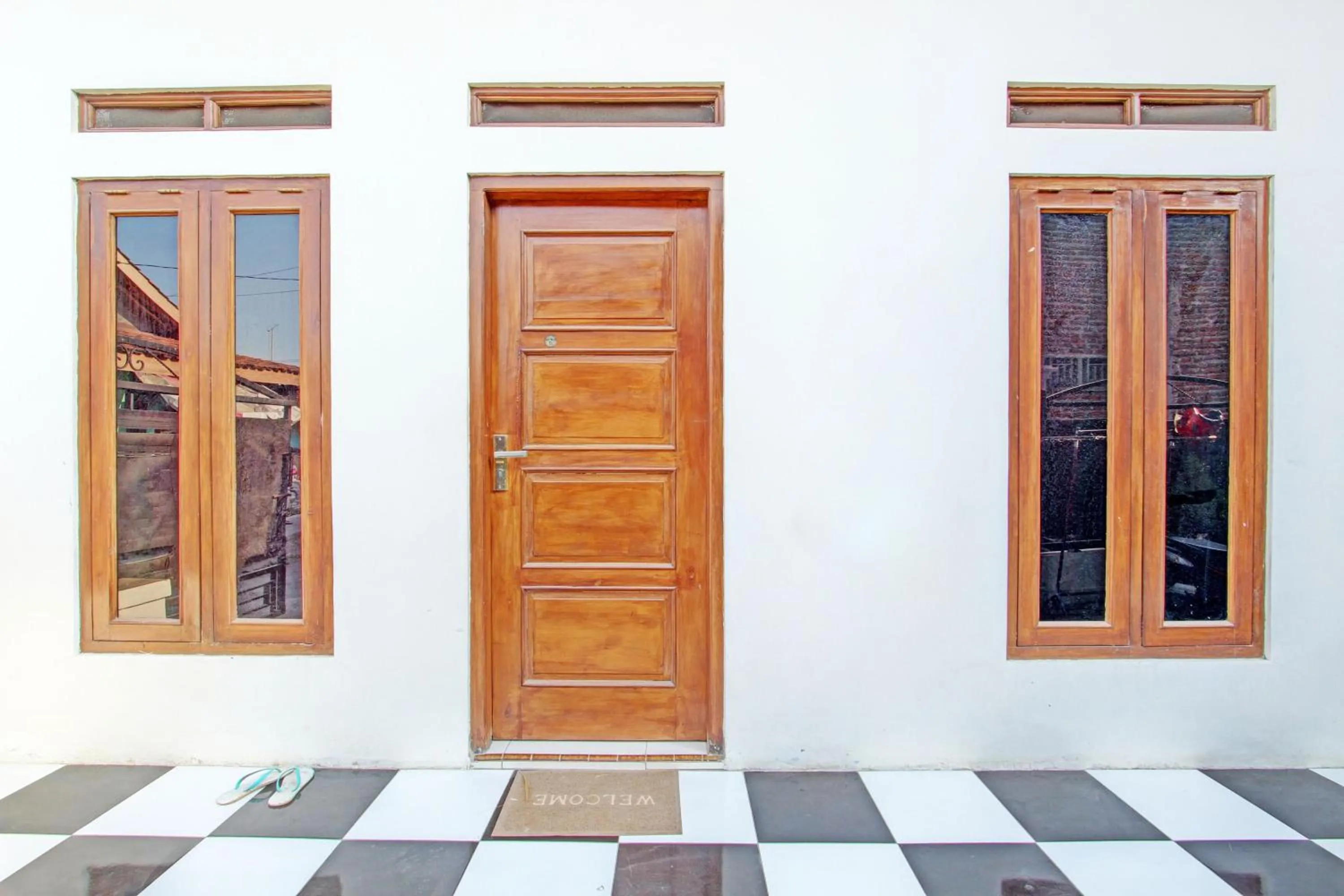 Lobby or reception in Hotel O Guest House Cemara 1 Syariah