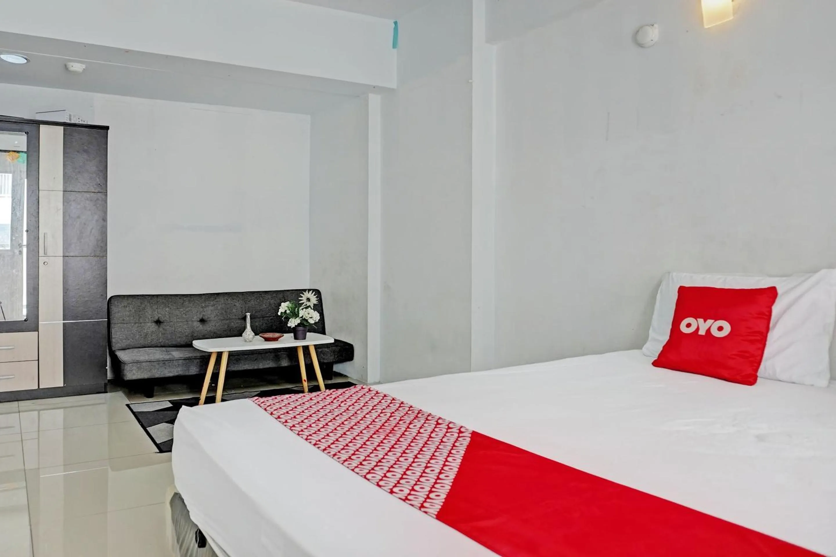 Bedroom in Collection O 92959 Apartement Sentraland Karawang By AT Room