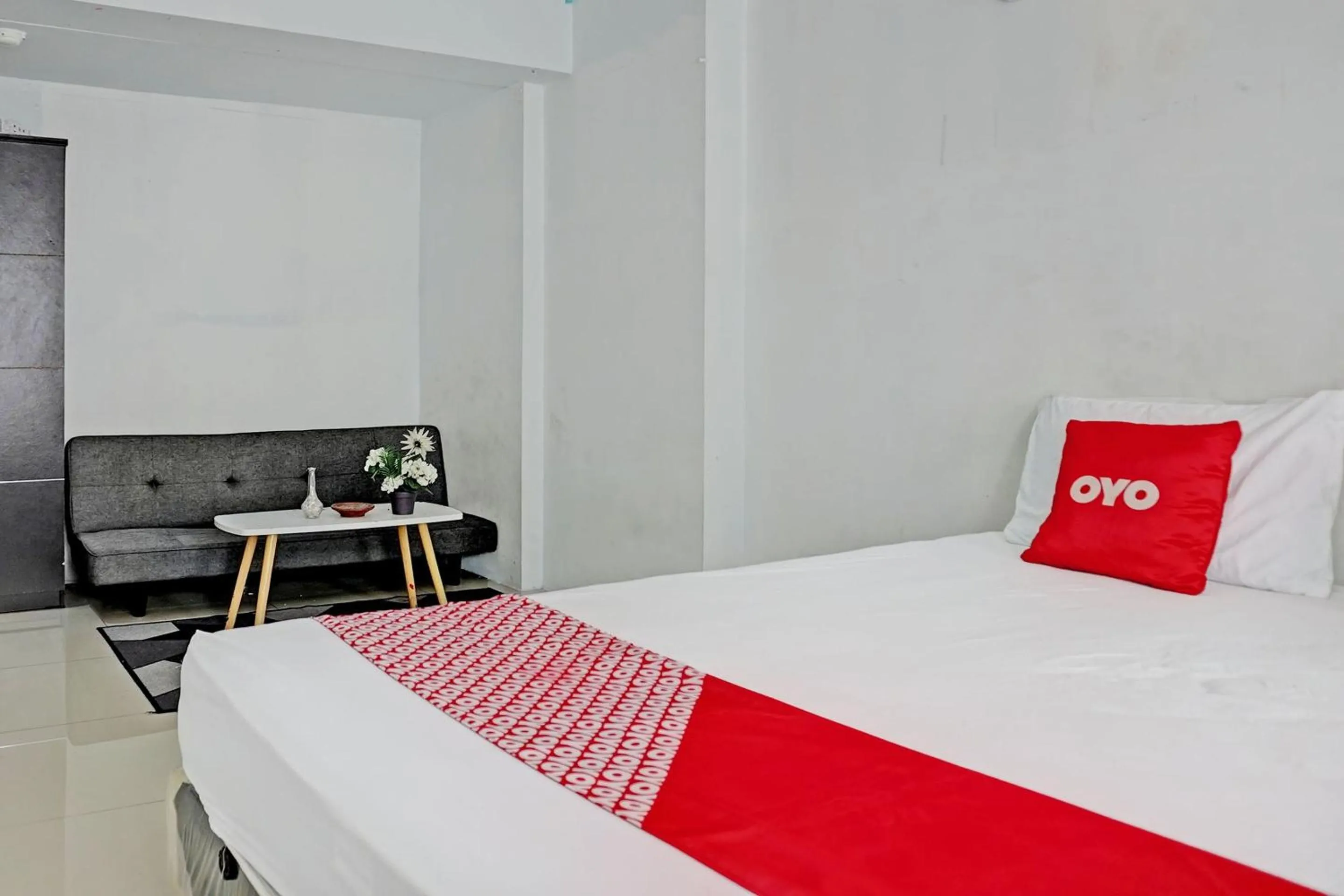Bedroom in Collection O 92959 Apartement Sentraland Karawang By AT Room