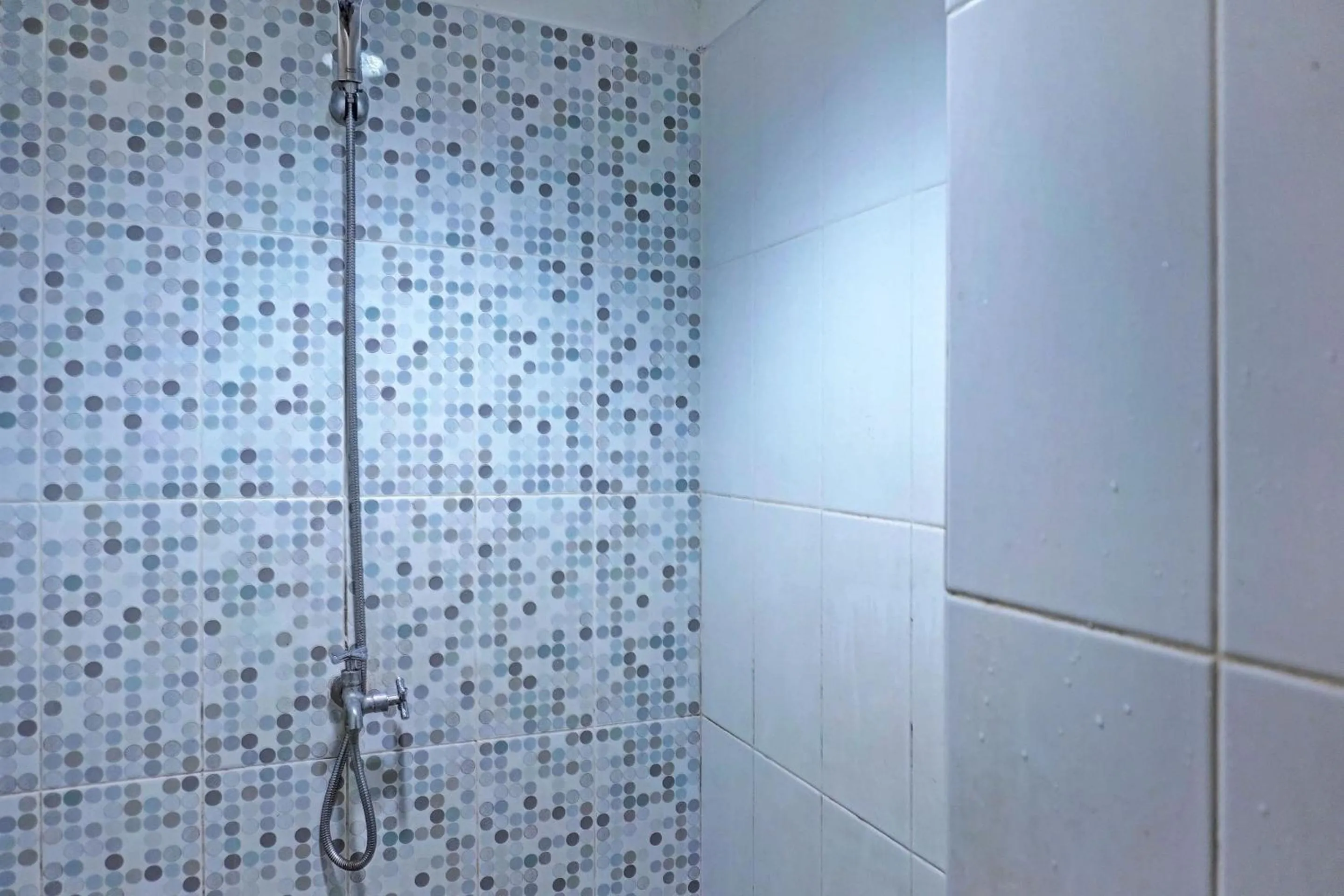 Bathroom in Collection O 92959 Apartement Sentraland Karawang By AT Room