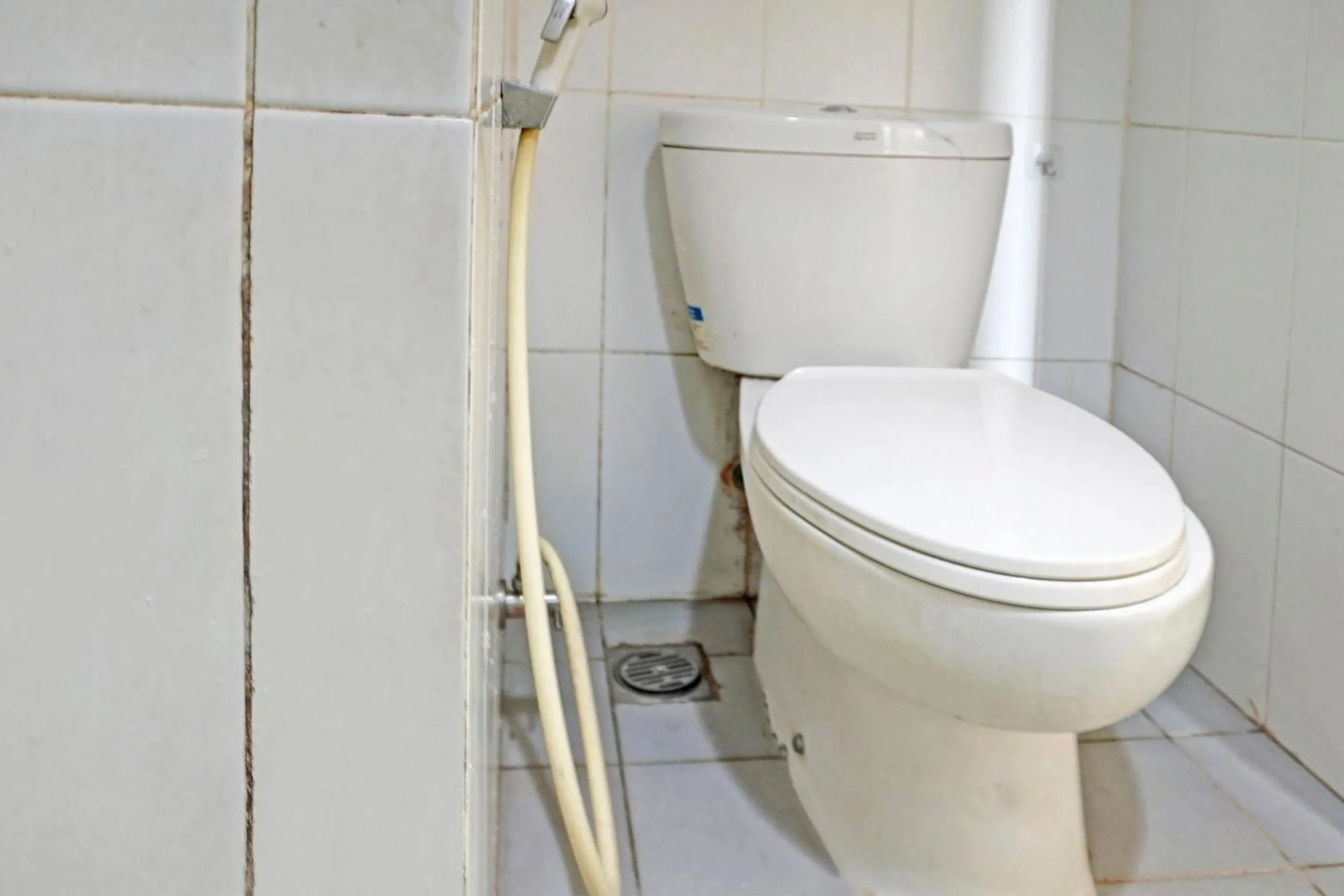 Bathroom in Collection O 92959 Apartement Sentraland Karawang By AT Room