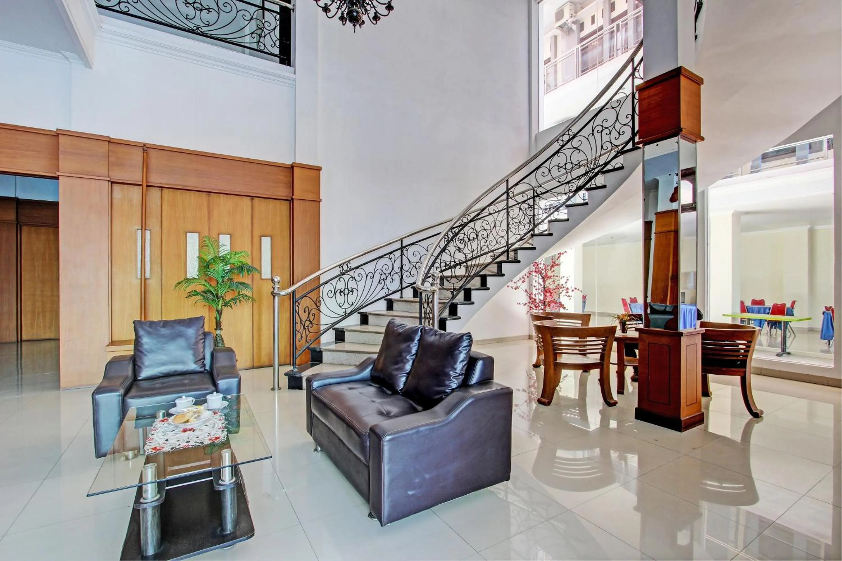 Lobby or reception in Hotel O Griya Lestari Pati 2