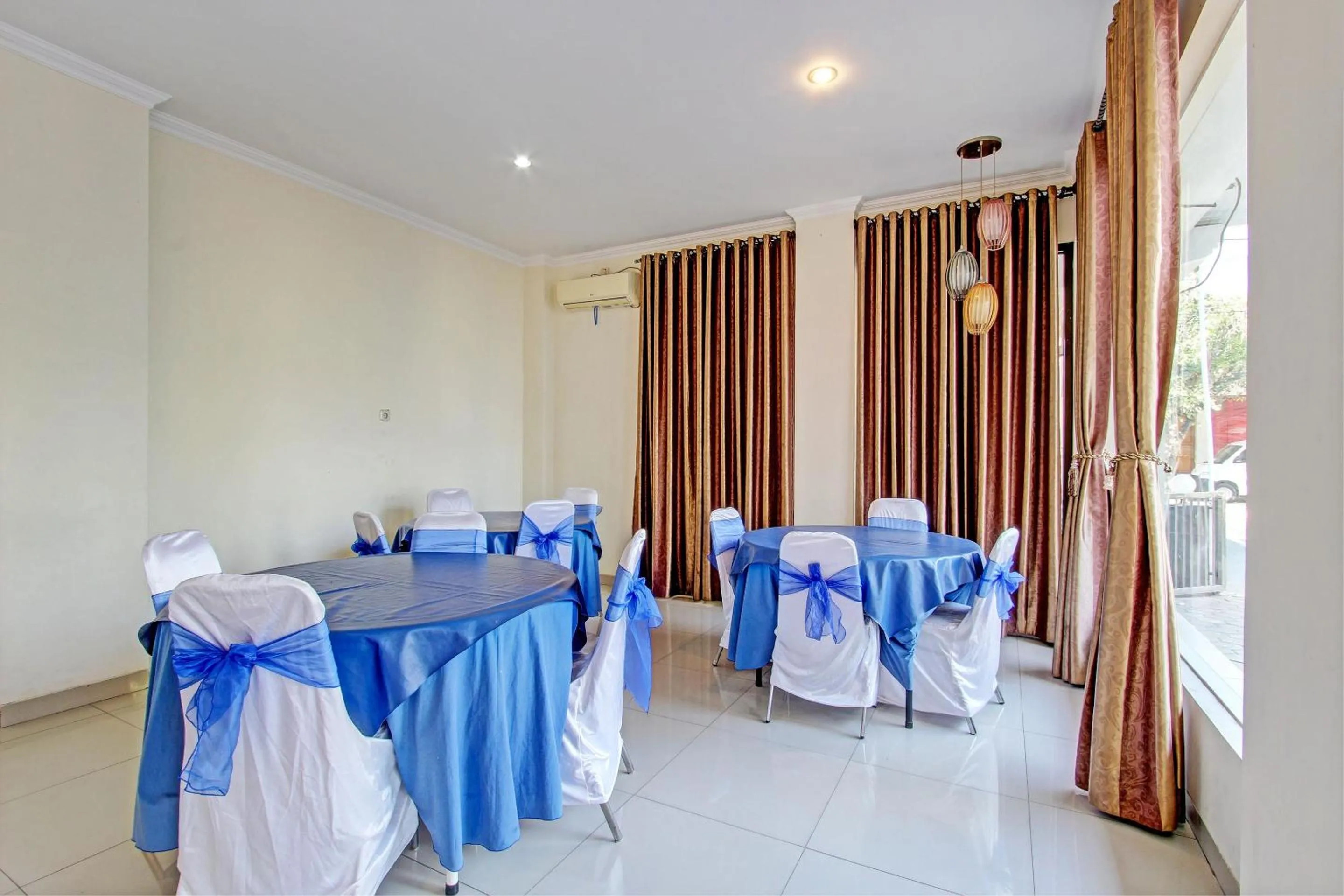 Lobby or reception in Hotel O Griya Lestari Pati 2
