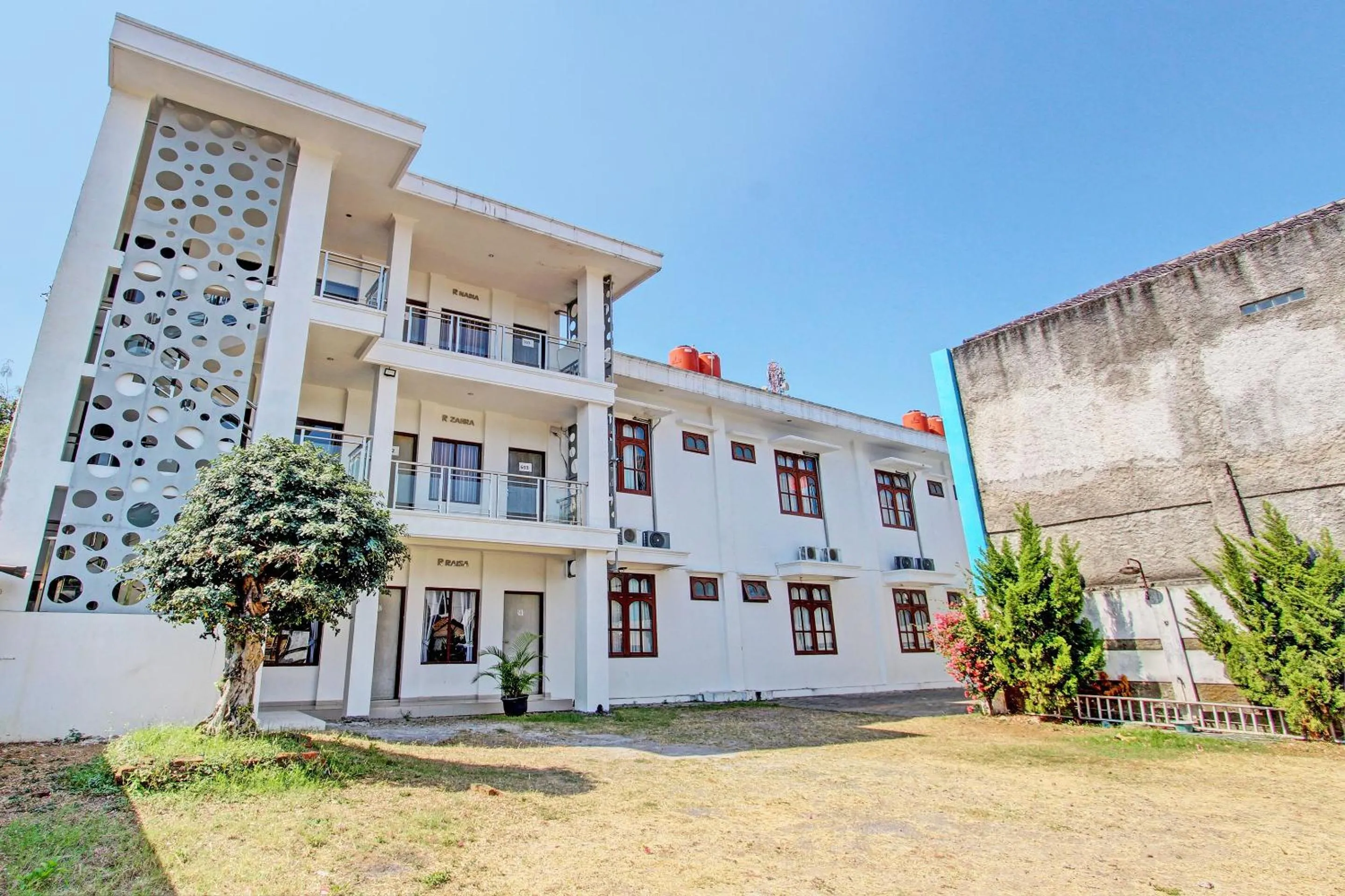 Facade/entrance in Hotel O Griya Lestari Pati 2