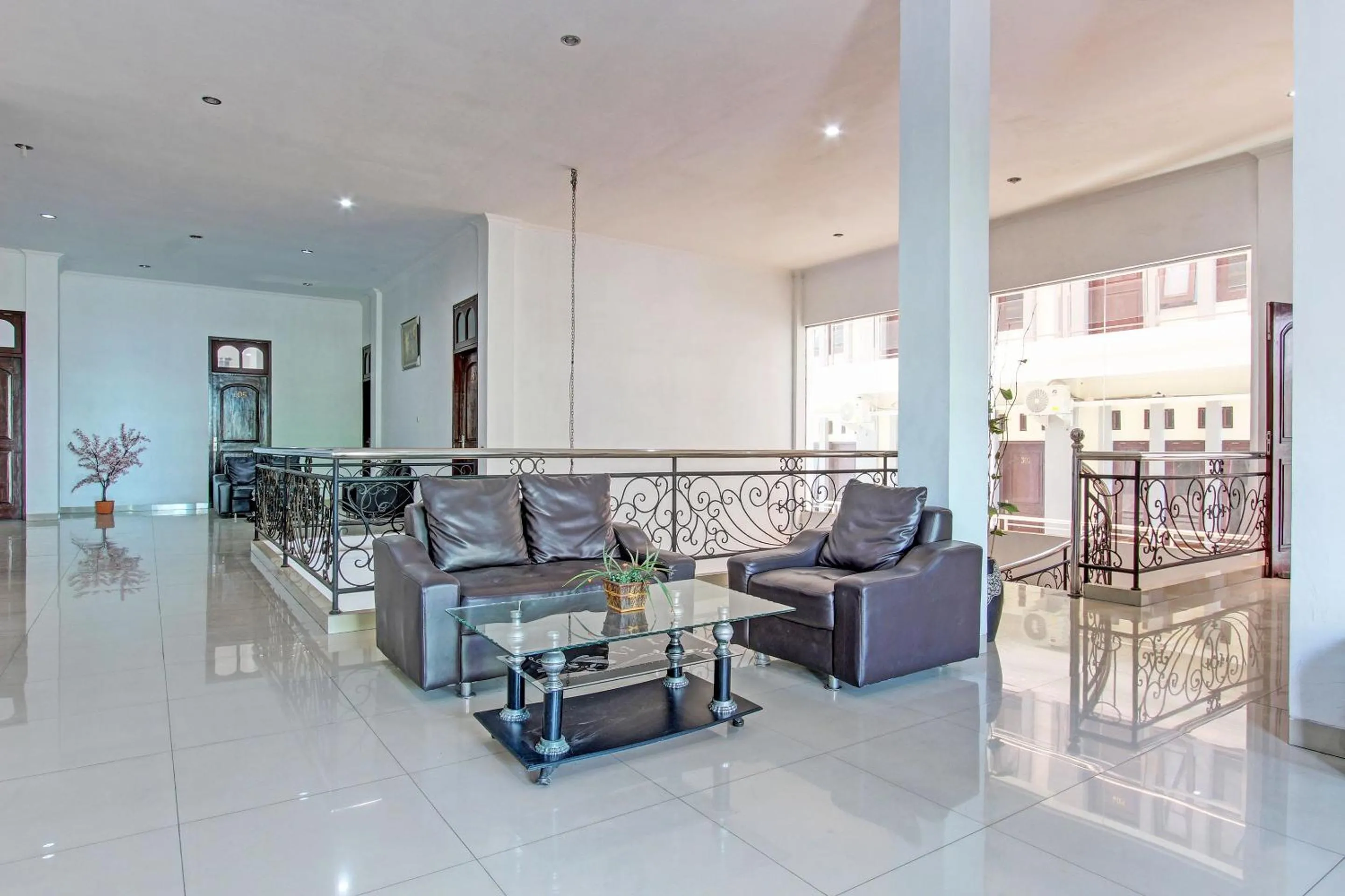 Lobby or reception in Hotel O Griya Lestari Pati 2