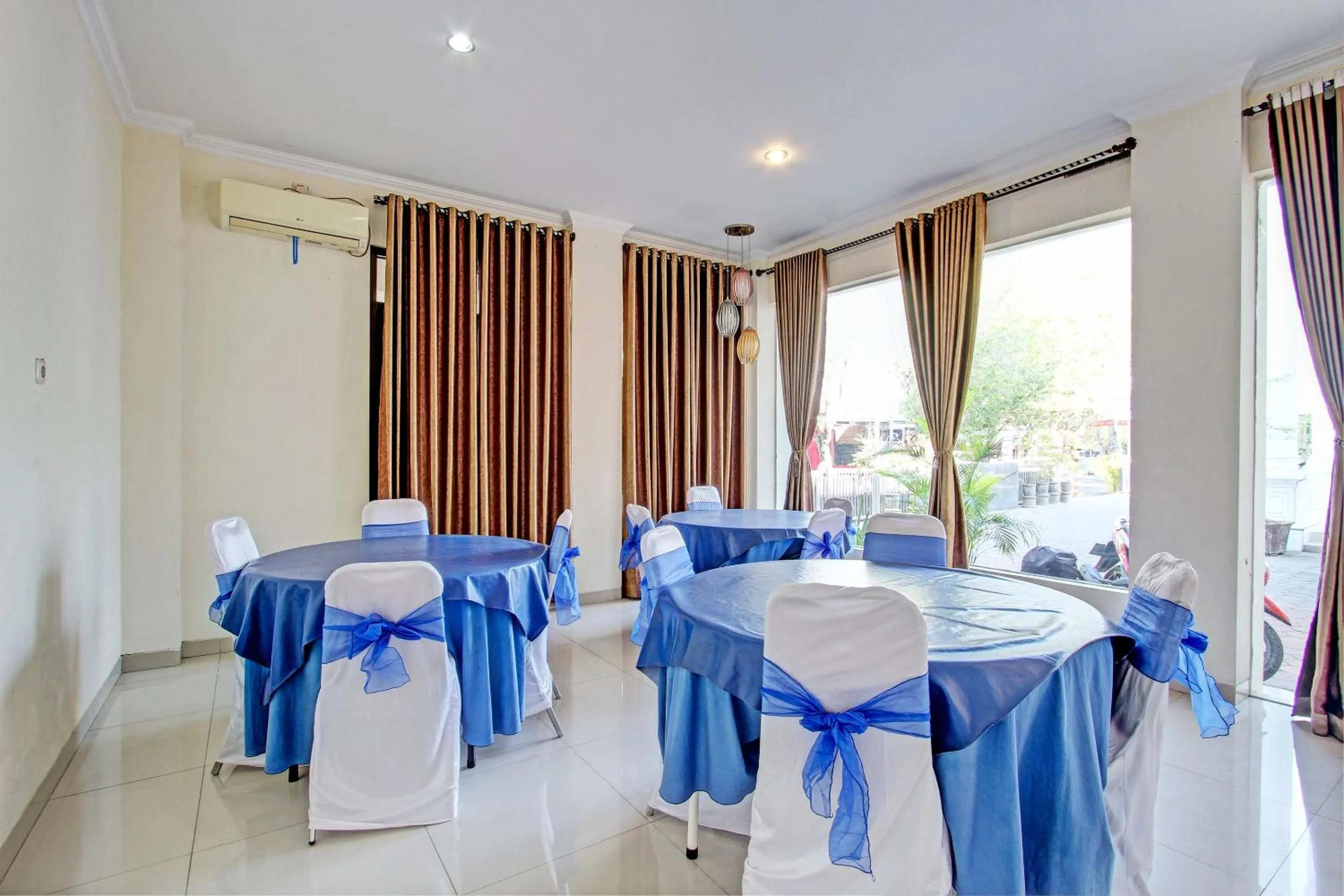 Lobby or reception in Hotel O Griya Lestari Pati 2