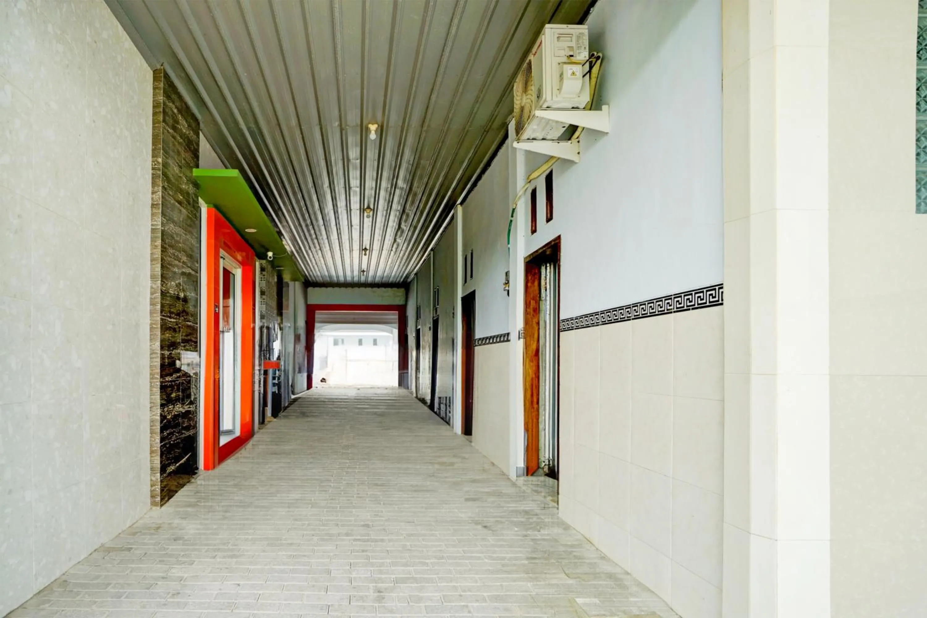 Lobby or reception in Hotel O Karman's Sari Homestay Syariah