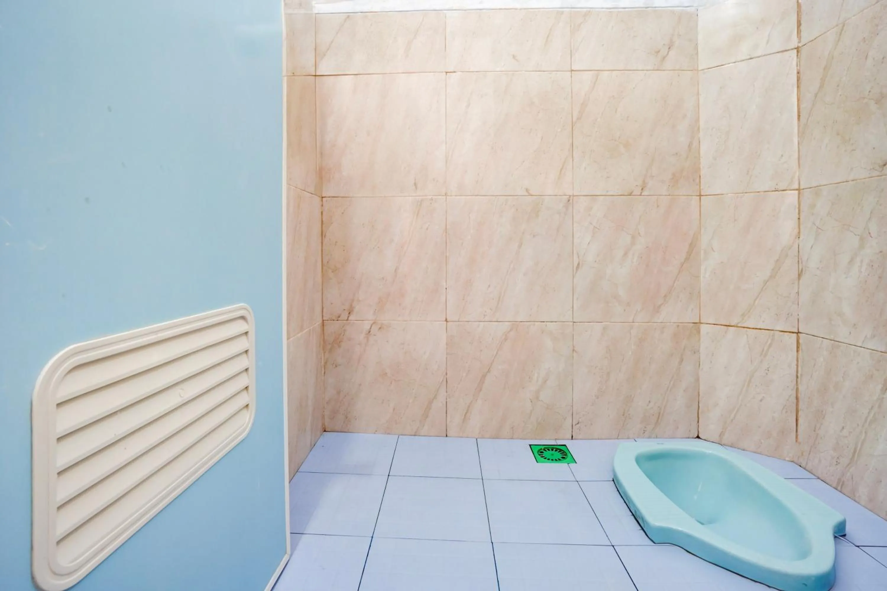 Bathroom in Hotel O Karman's Sari Homestay Syariah