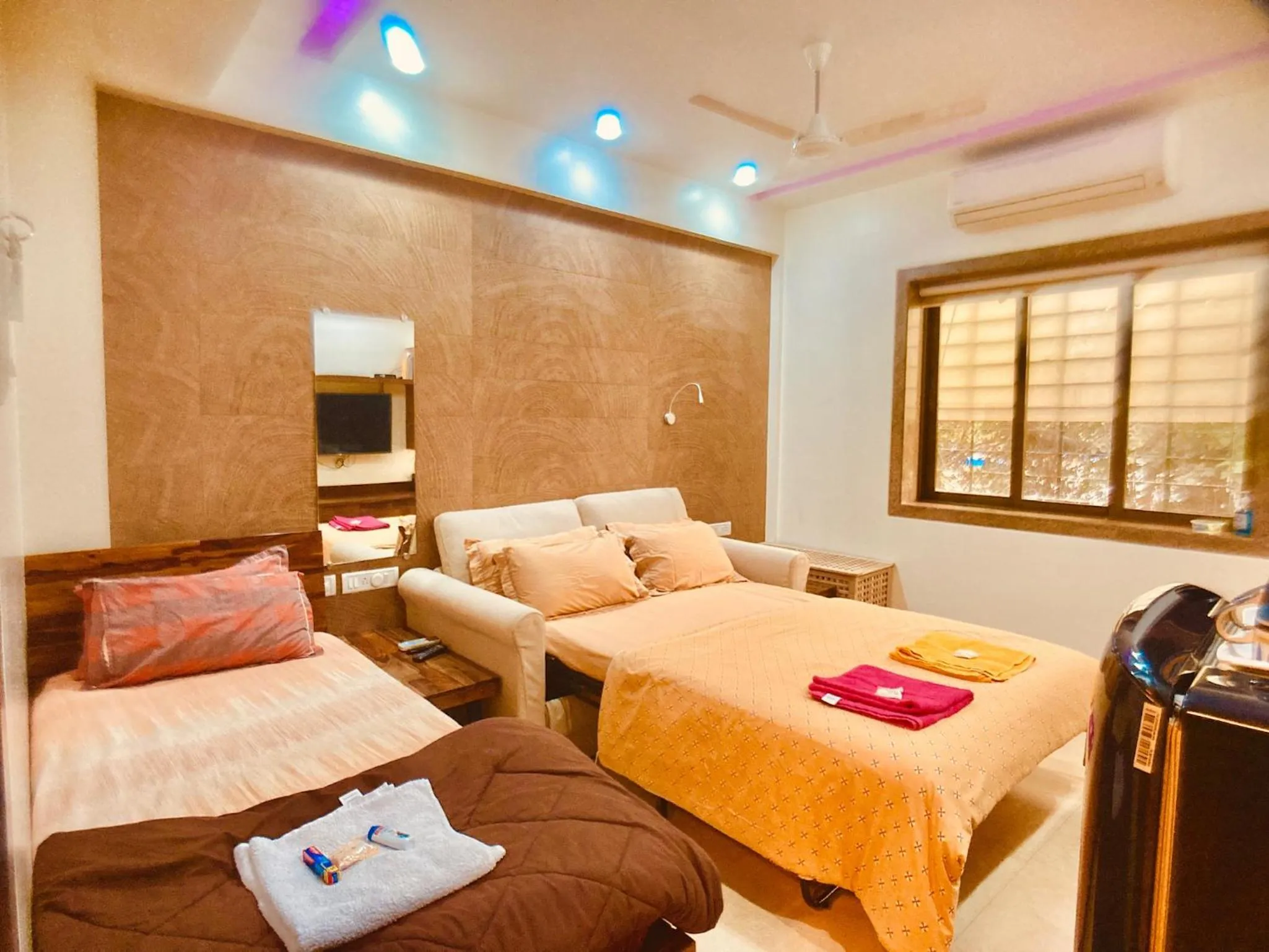 Bed in Apartment In Mumbai City Centre