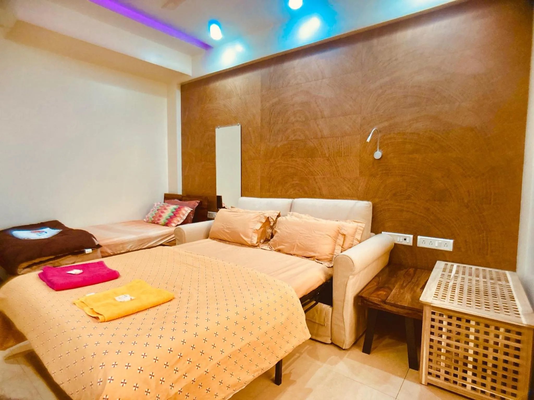 Bed in Apartment In Mumbai City Centre