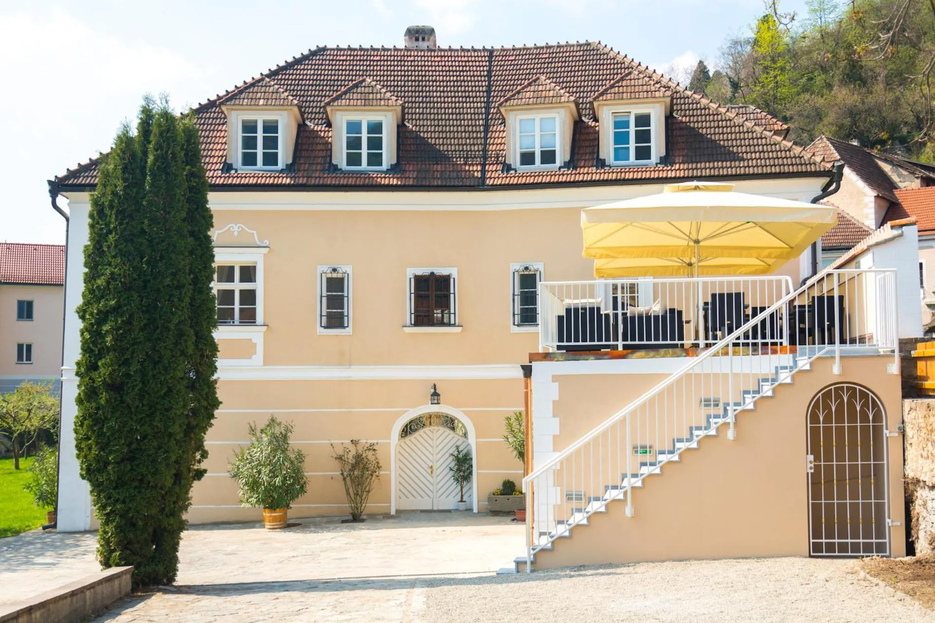 Property building in Barock-Landhof Burkhardt