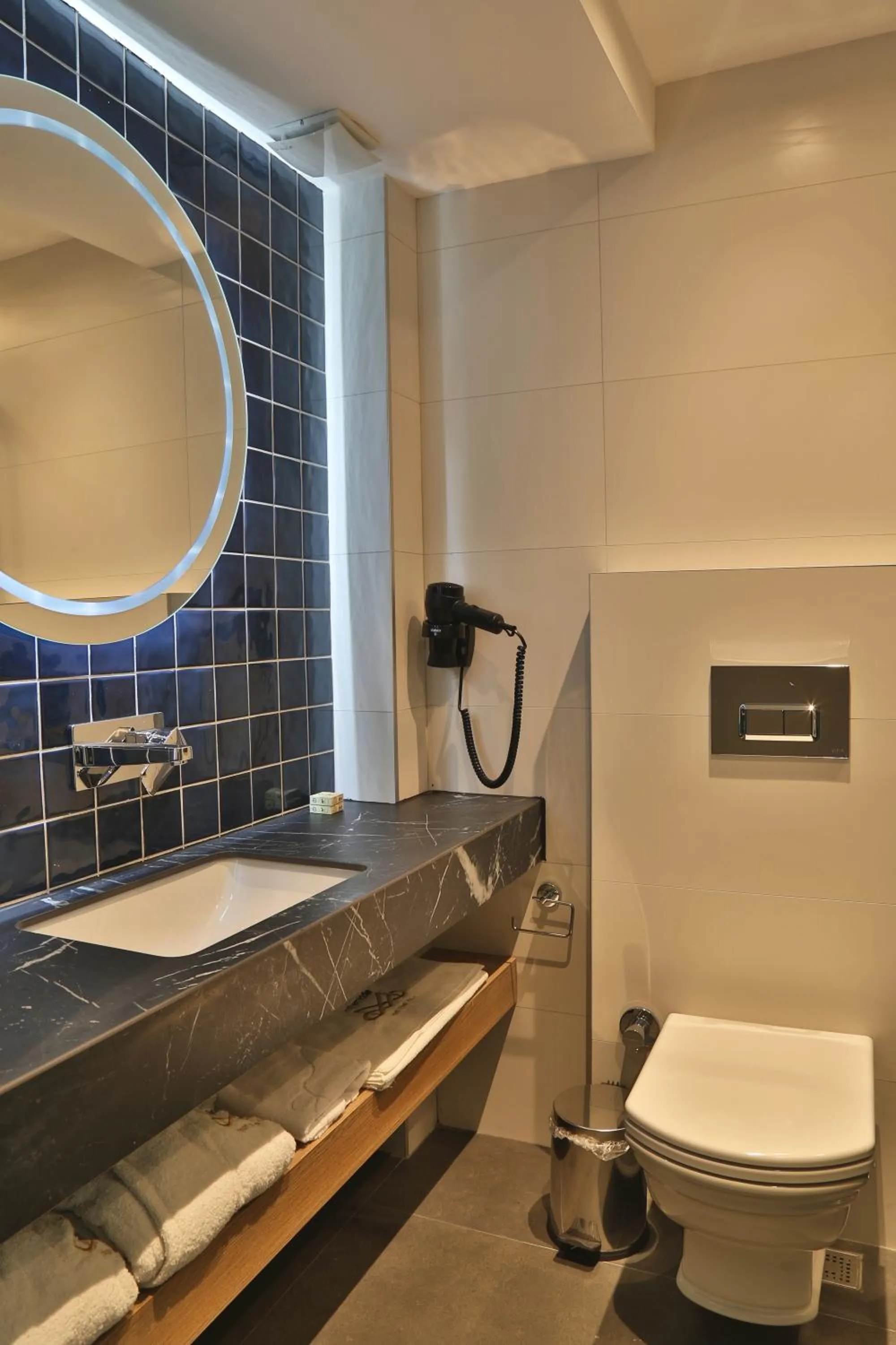 Bathroom in İn The Middle Hotel