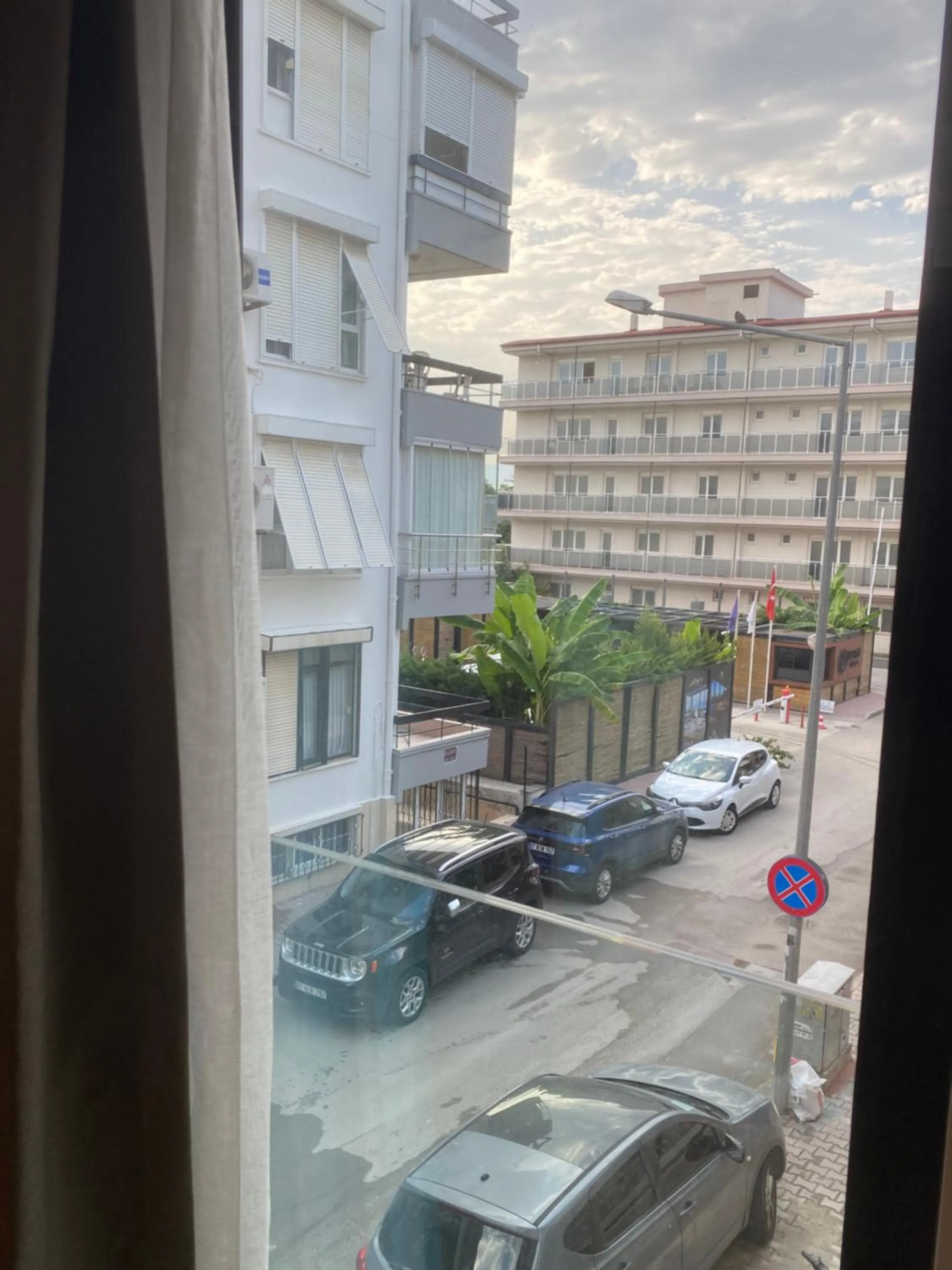 Day in İn The Middle Hotel