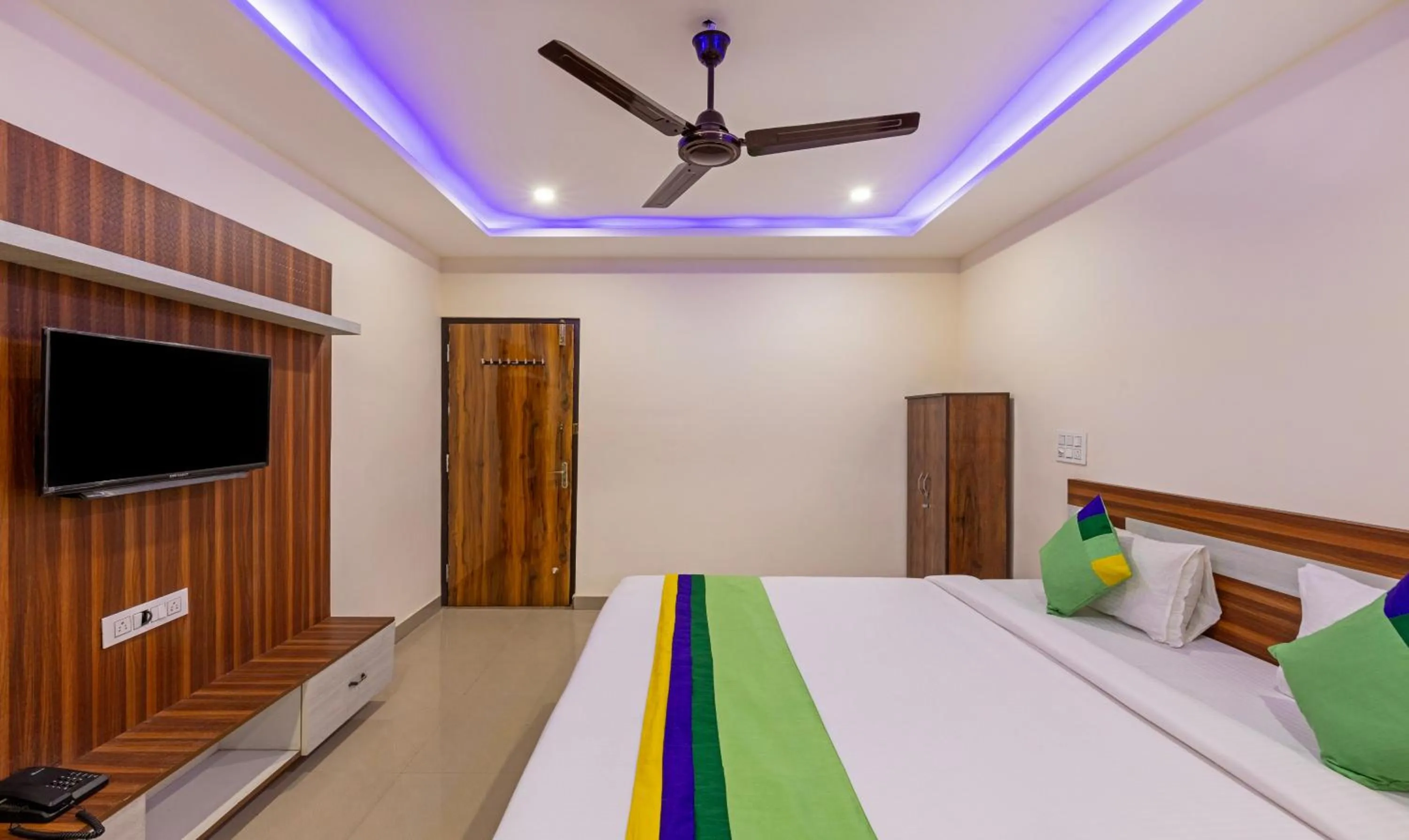 Bedroom, Bed in Treebo Nandi Comforts, Peenya