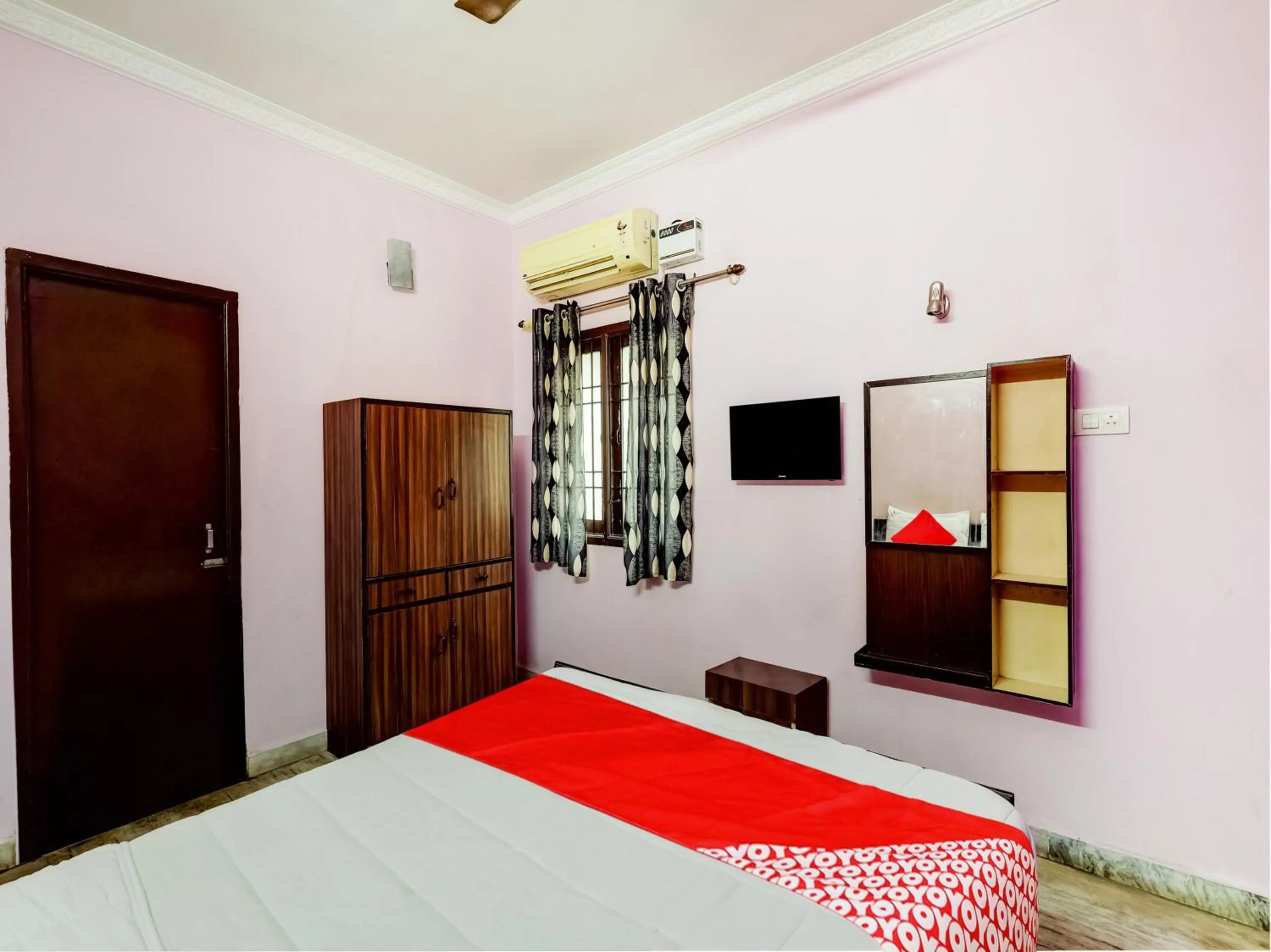 Bedroom in Hotel O Jayam Residency
