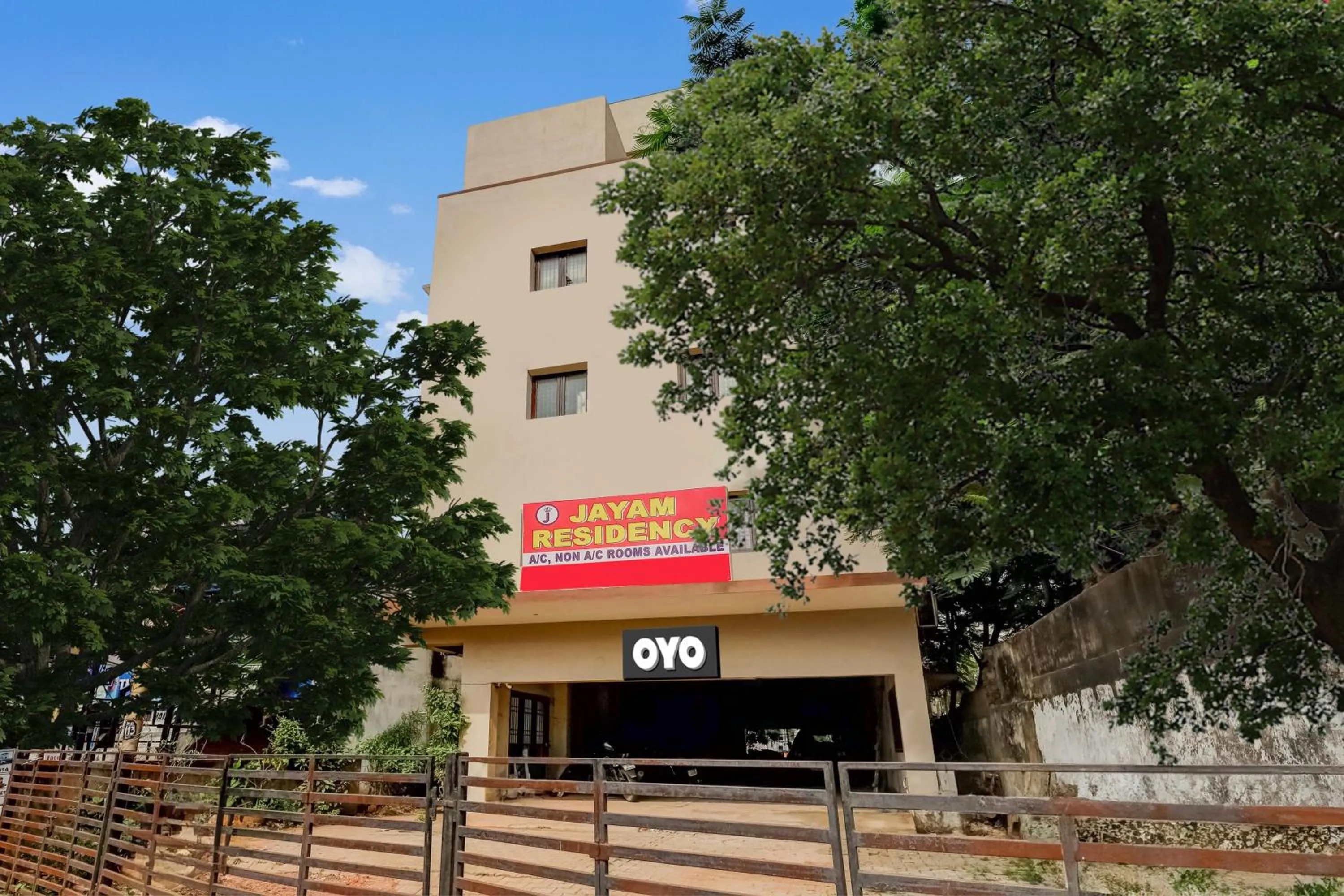 Facade/entrance in Hotel O Jayam Residency