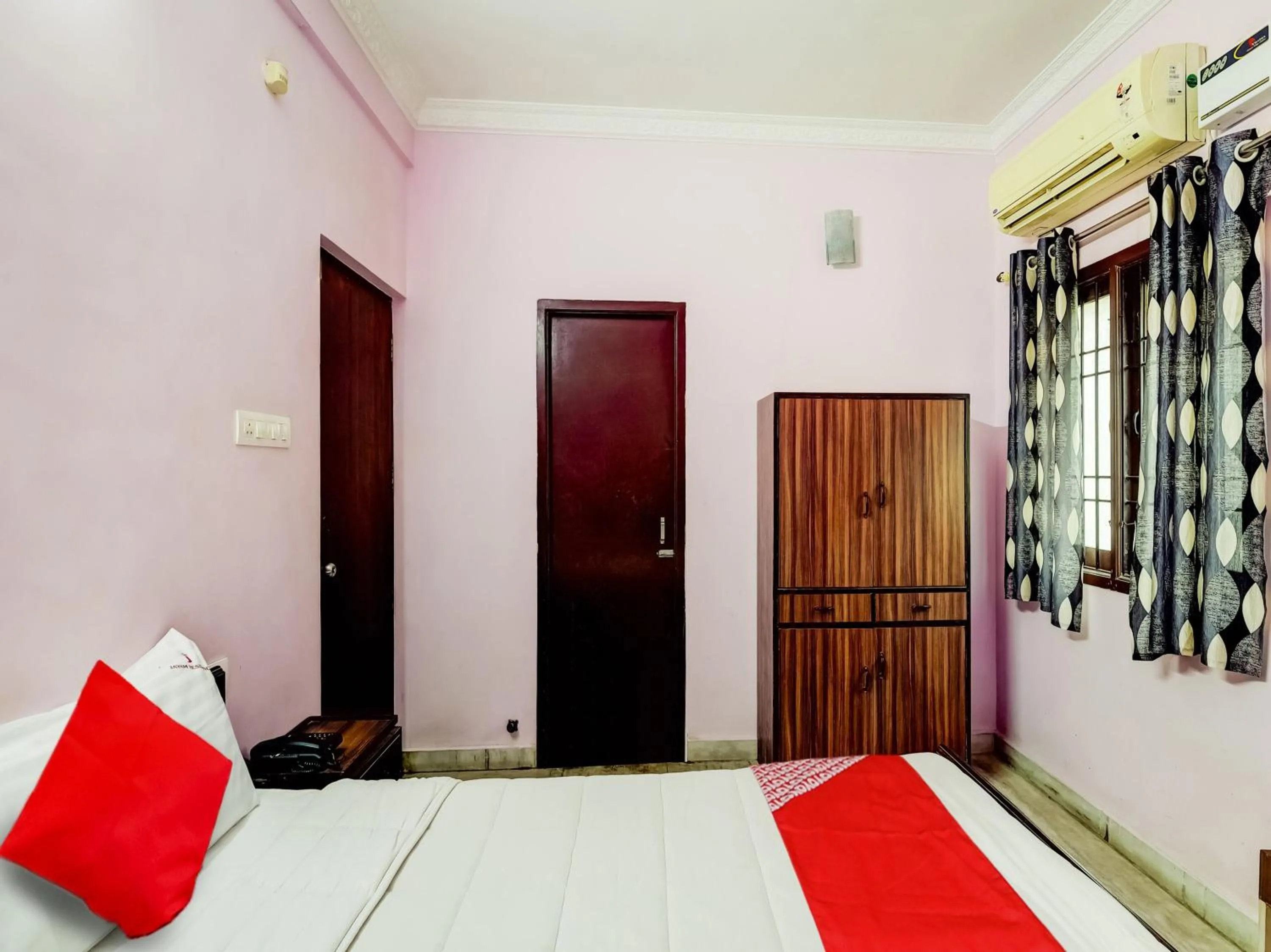 Bedroom in Hotel O Jayam Residency