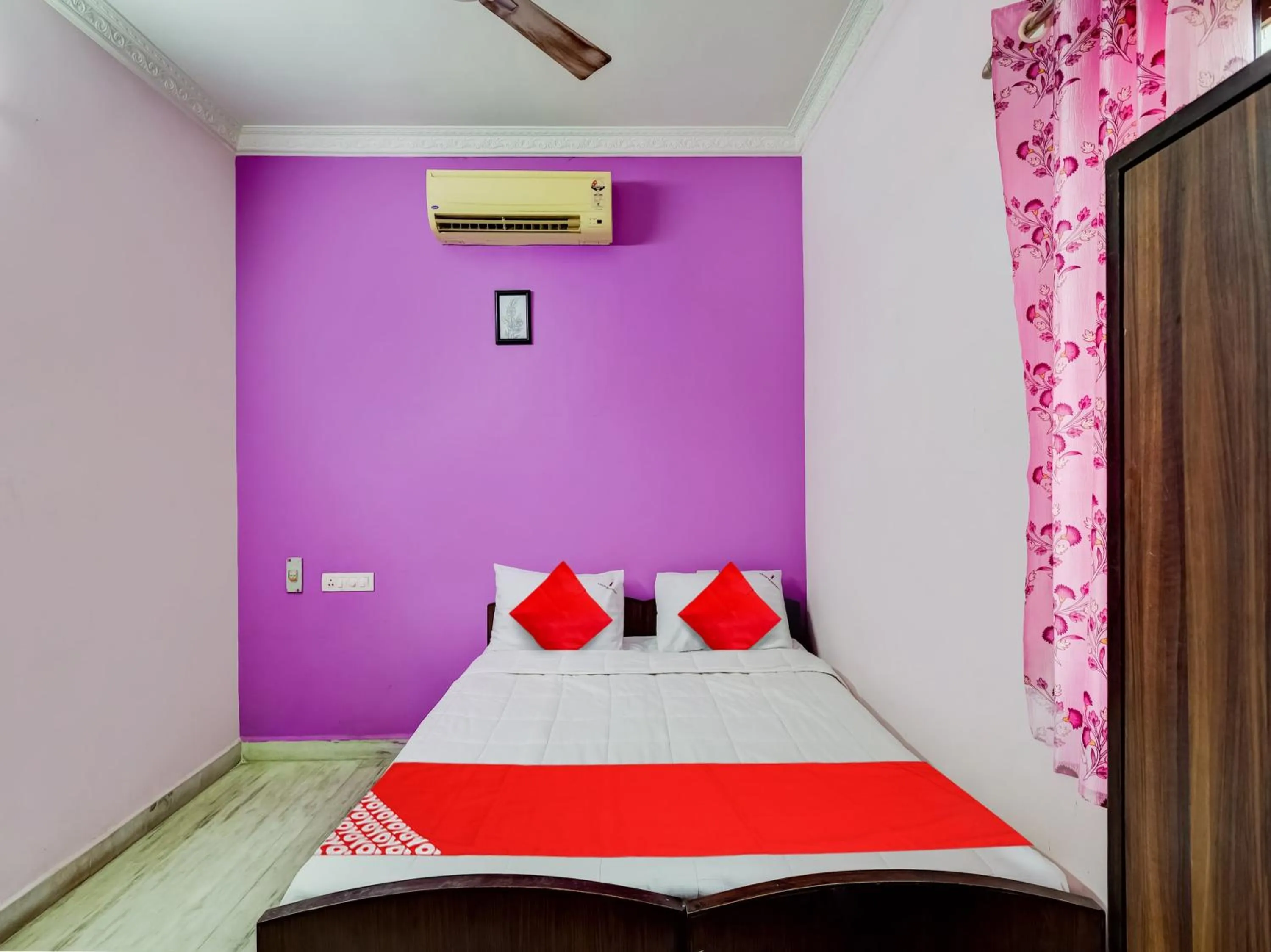 Bedroom in Hotel O Jayam Residency
