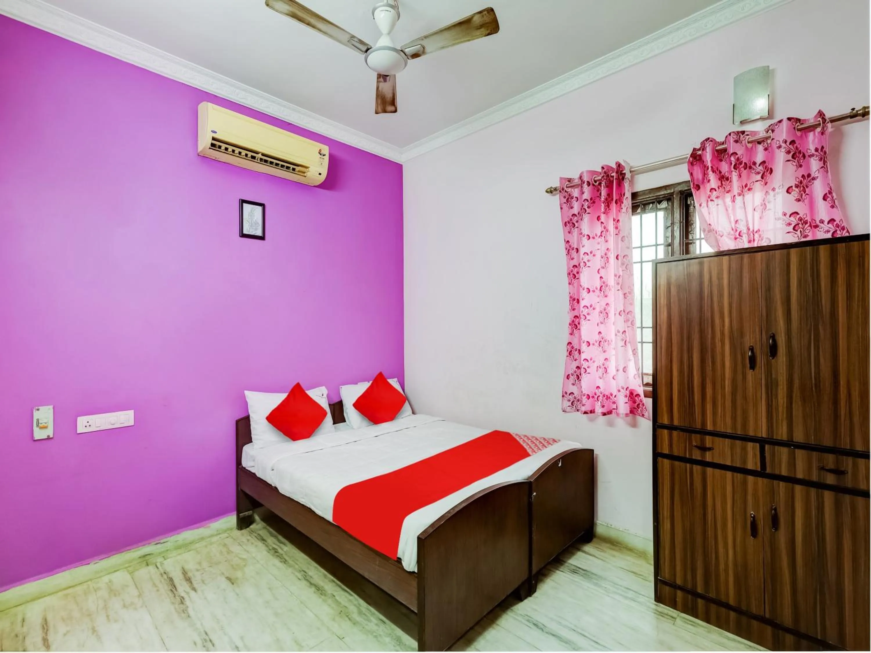 Bedroom in Hotel O Jayam Residency