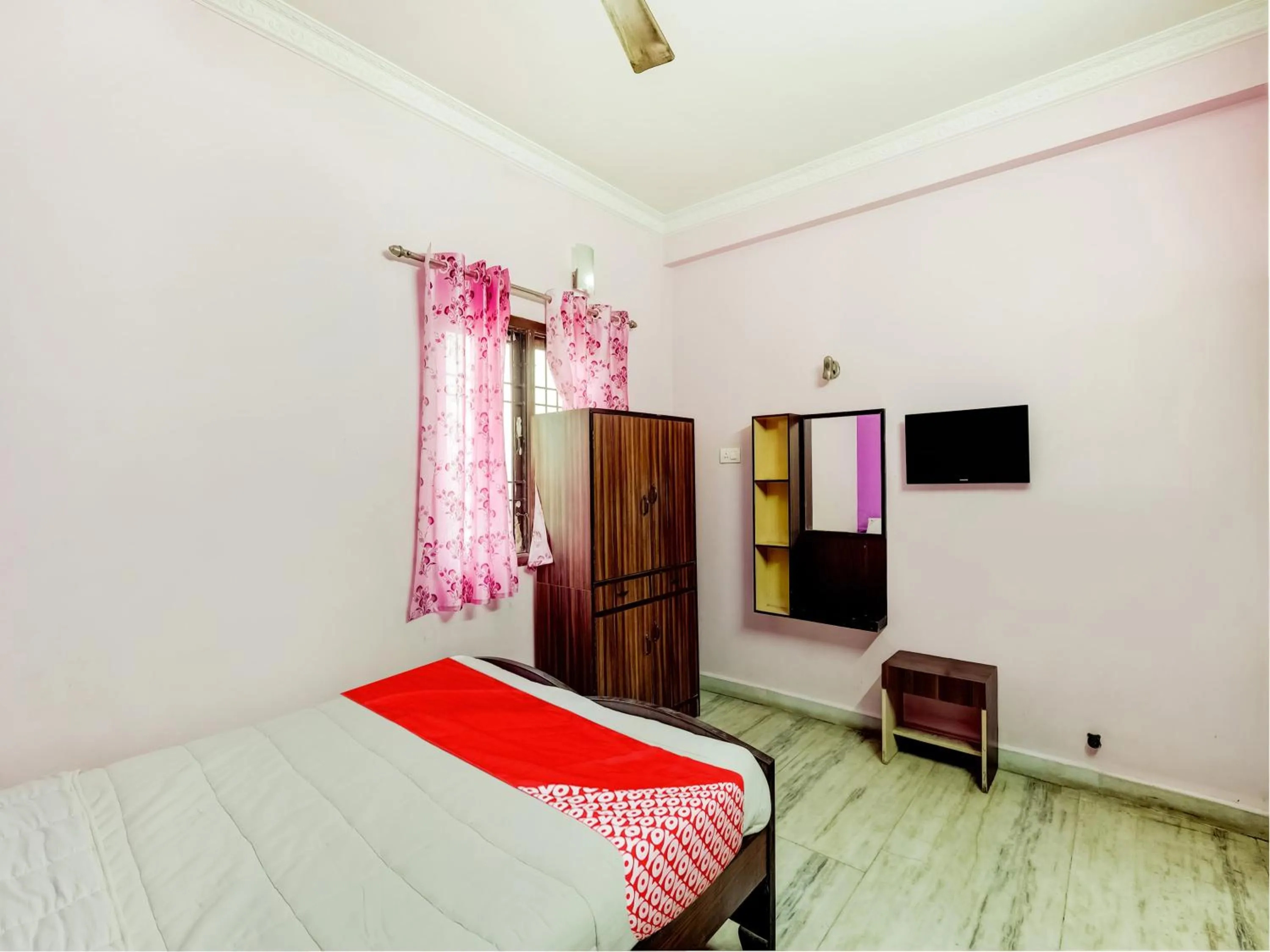 Bedroom in Hotel O Jayam Residency