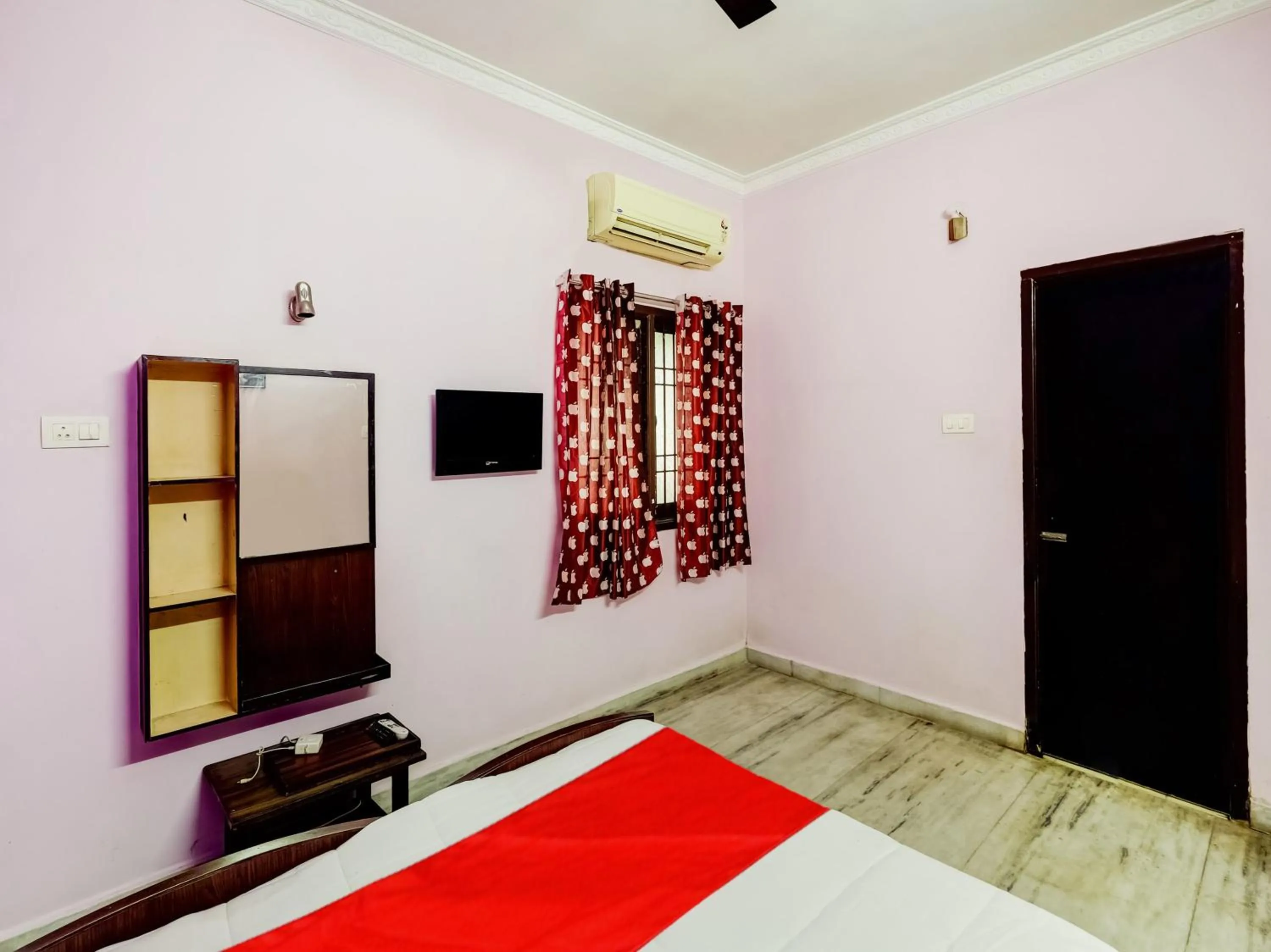 Bedroom in Hotel O Jayam Residency