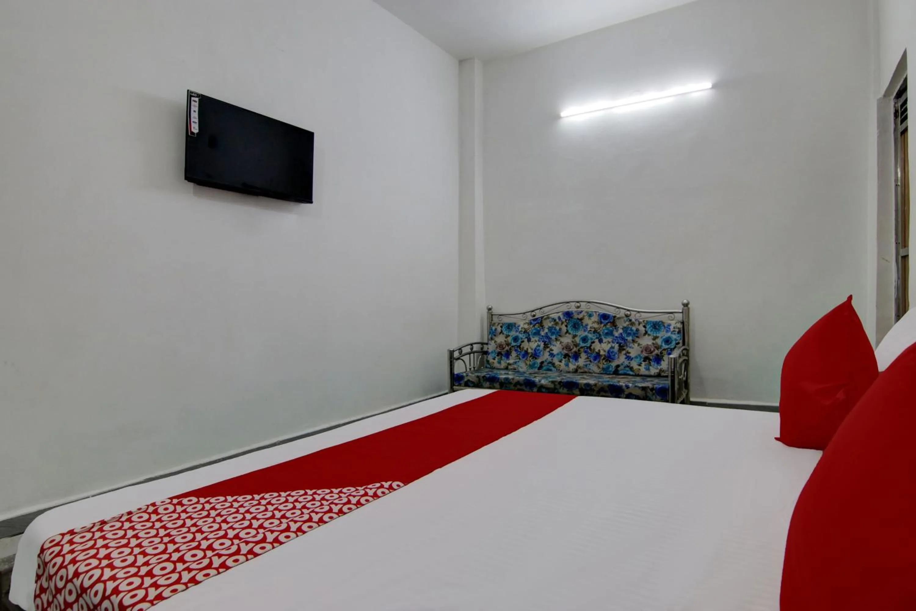 Bedroom, Bed in Hotel O Relax Vila