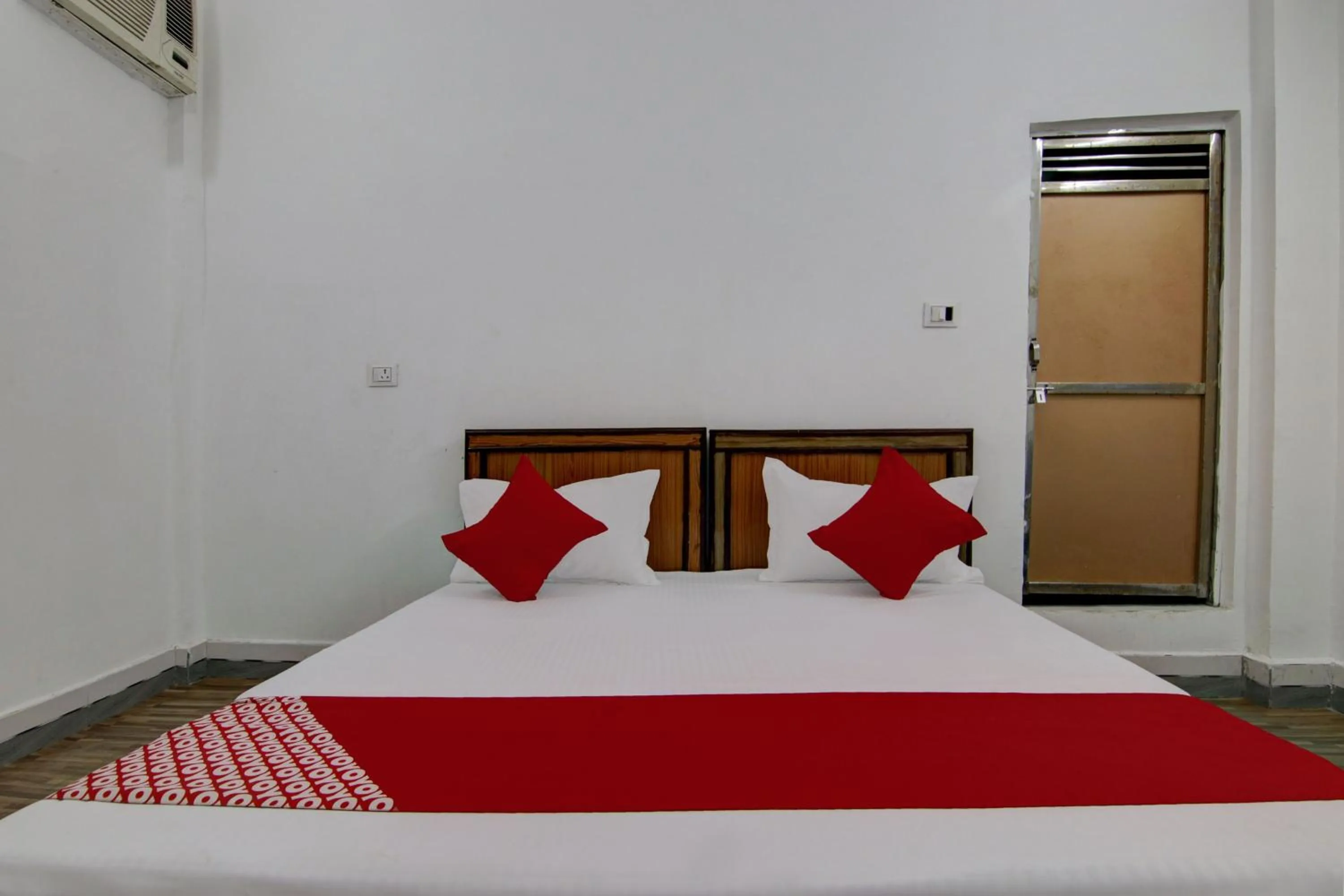 Bedroom, Bed in Hotel O Relax Vila