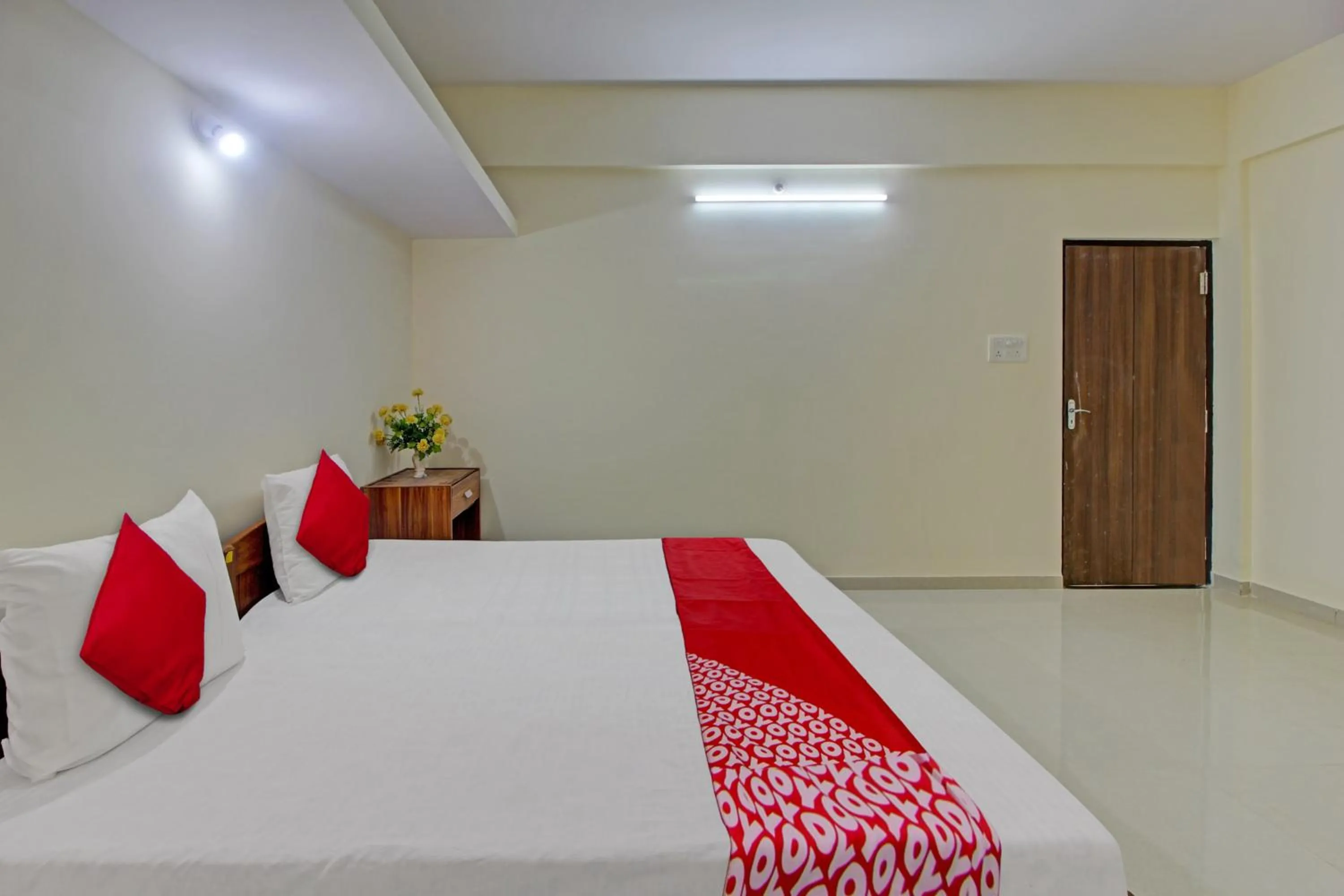 Bedroom in Hotel O Etllina Valley Villa