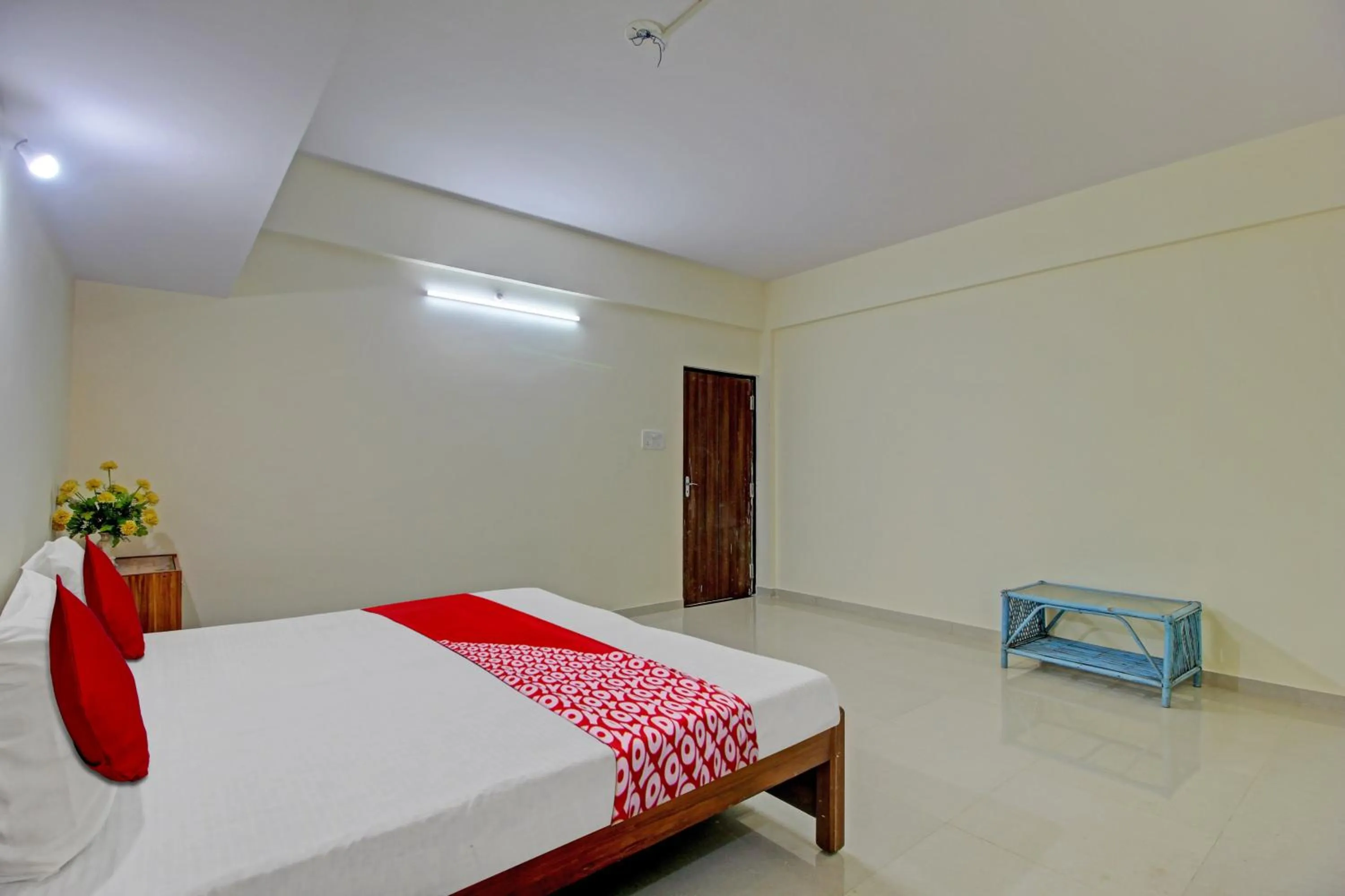 Bedroom in Hotel O Etllina Valley Villa