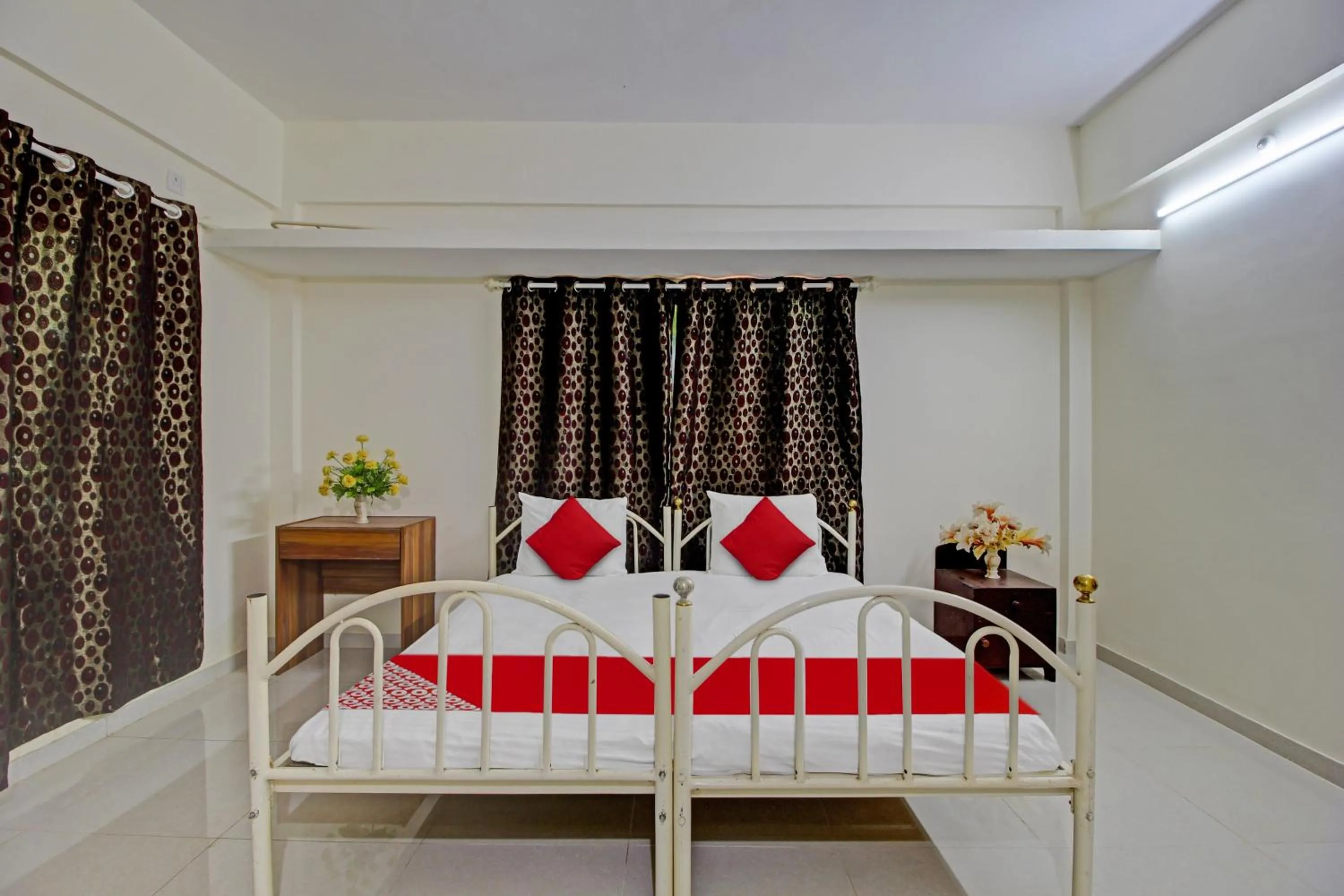 Bedroom in Hotel O Etllina Valley Villa