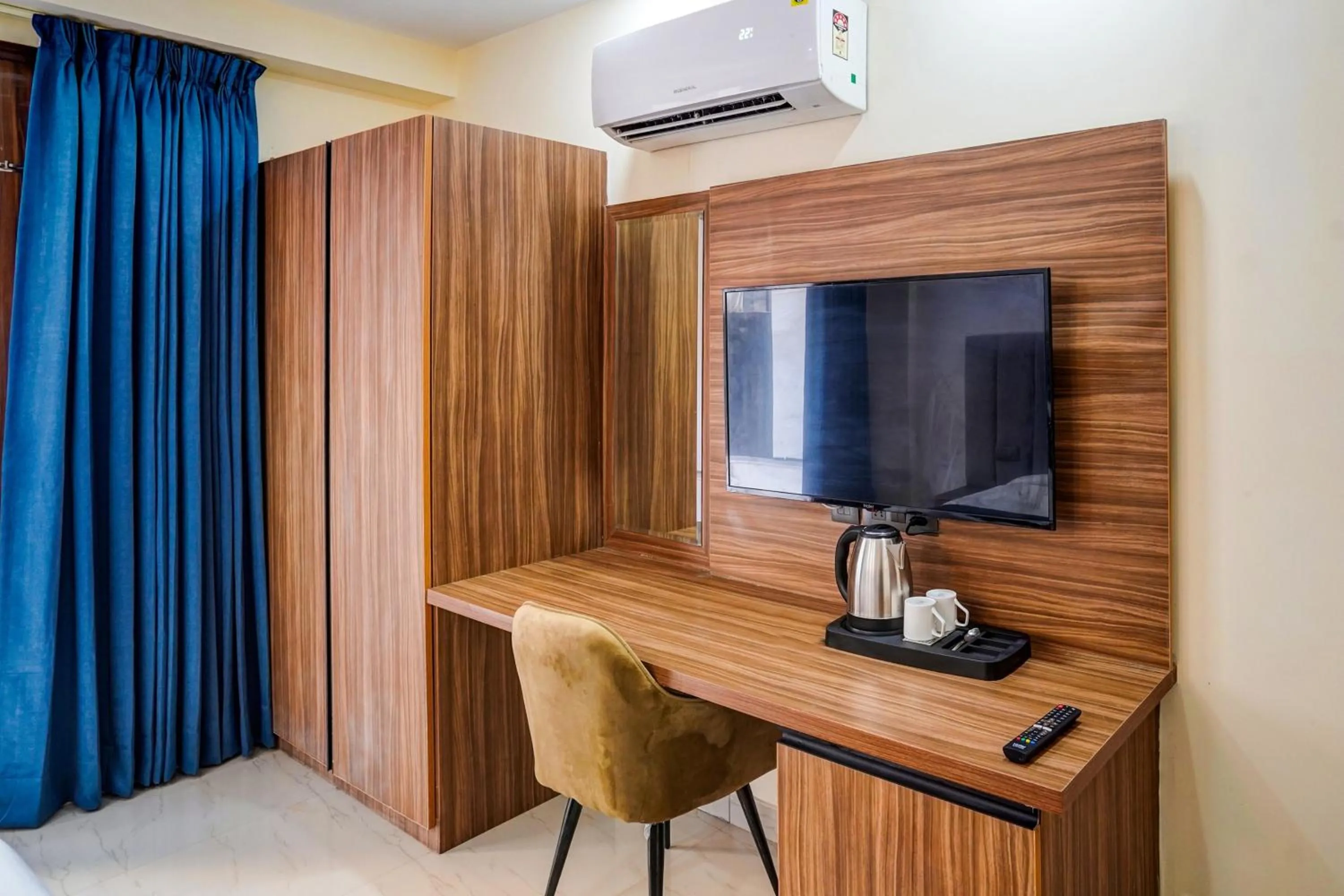 Bedroom, TV/Entertainment Center in OYO Collection O DM 45